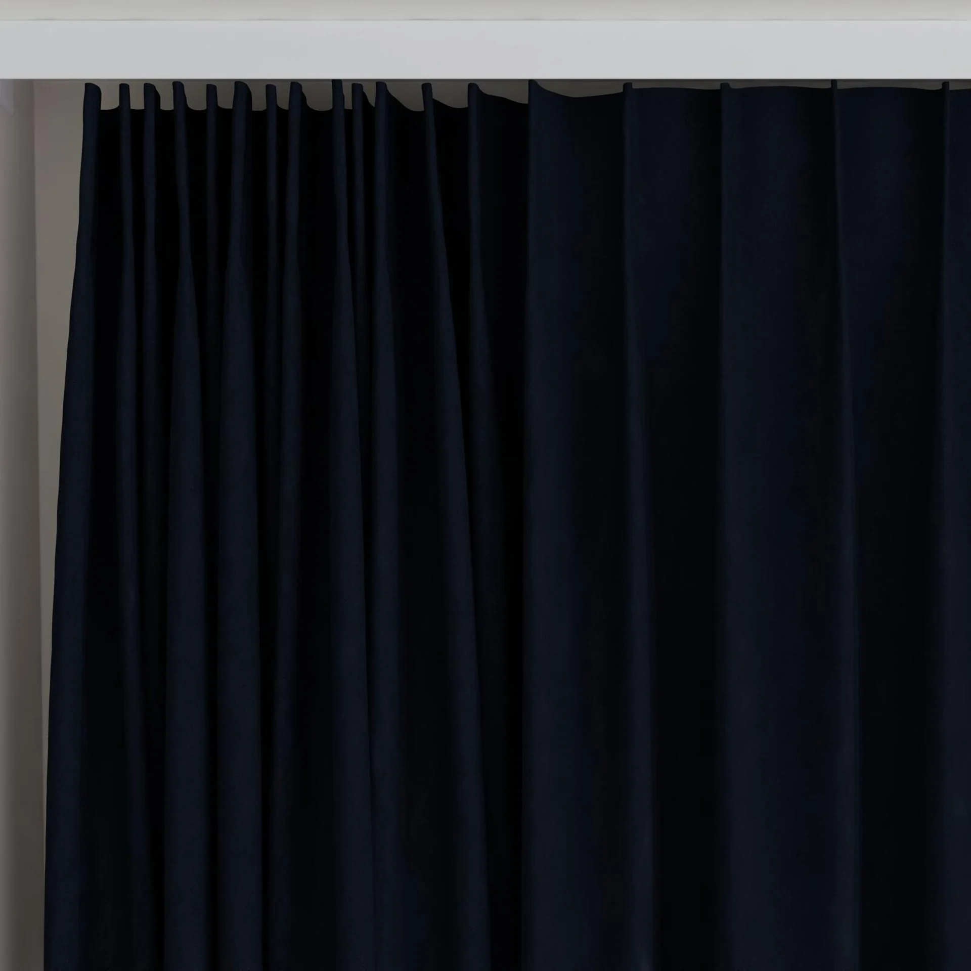 Top view of Vela Ink, on curtain rail
