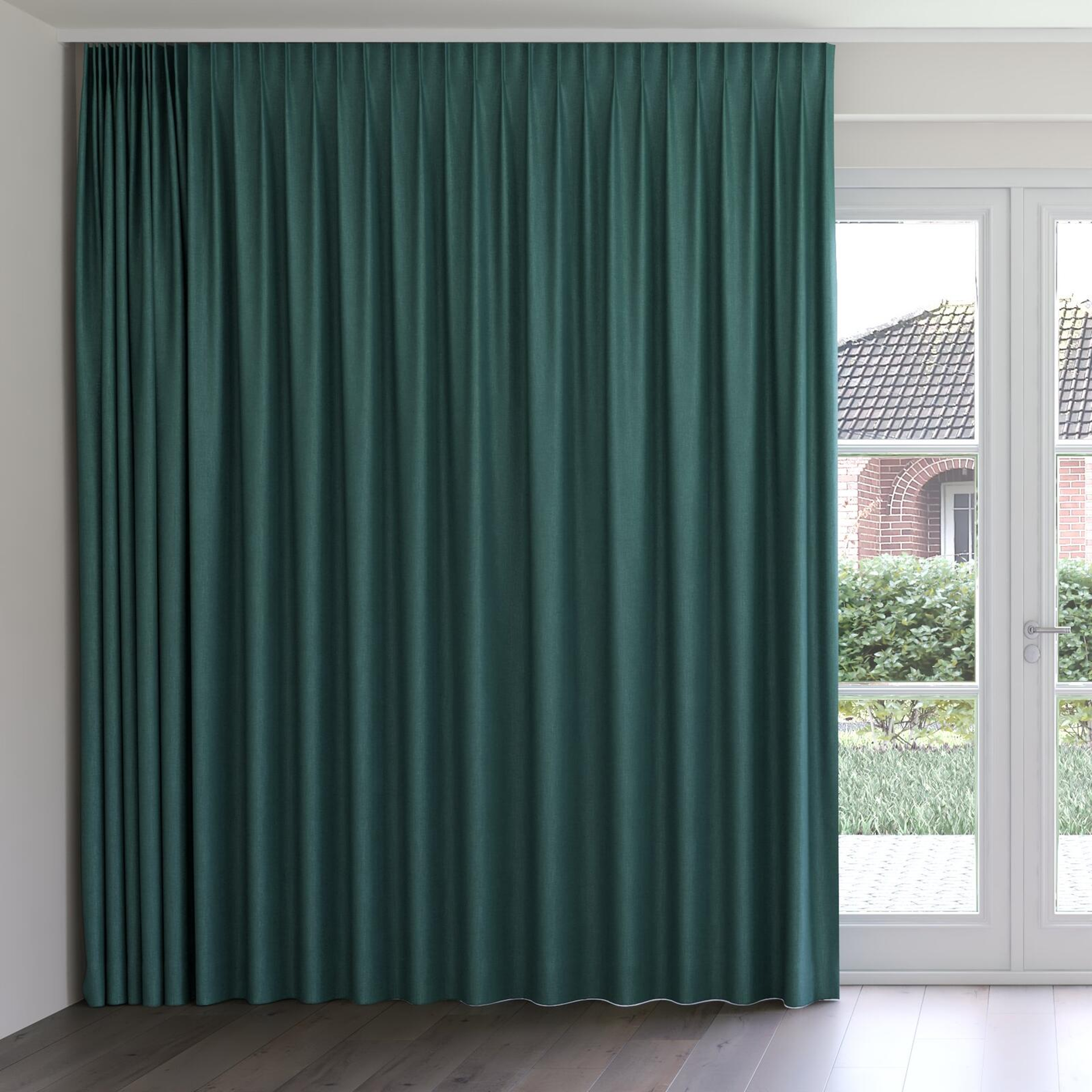 Front view of Perfecto Spruce, on curtain rail