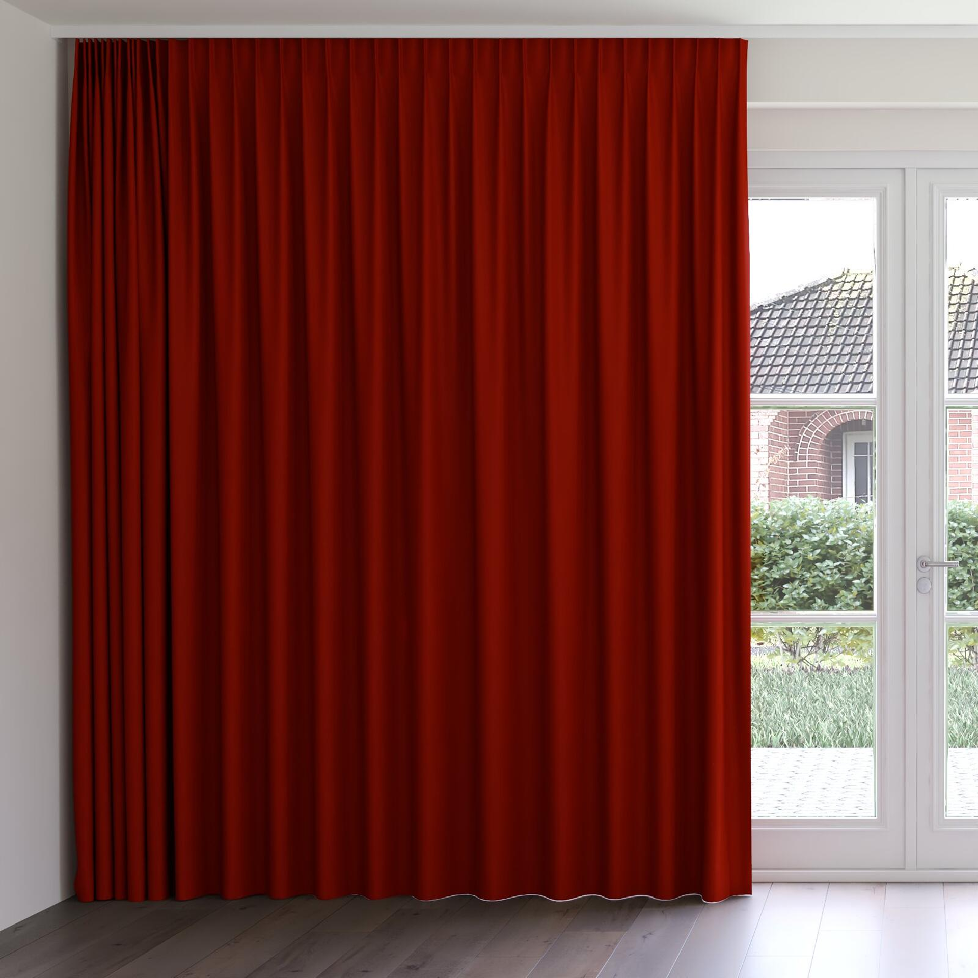 Front view of Vela Sierra, on curtain rail