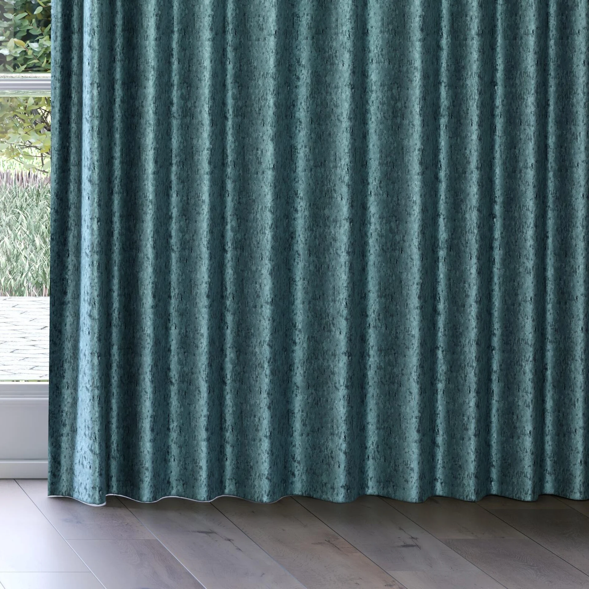 Bottom view of Opera Scuba, on curtain rail
