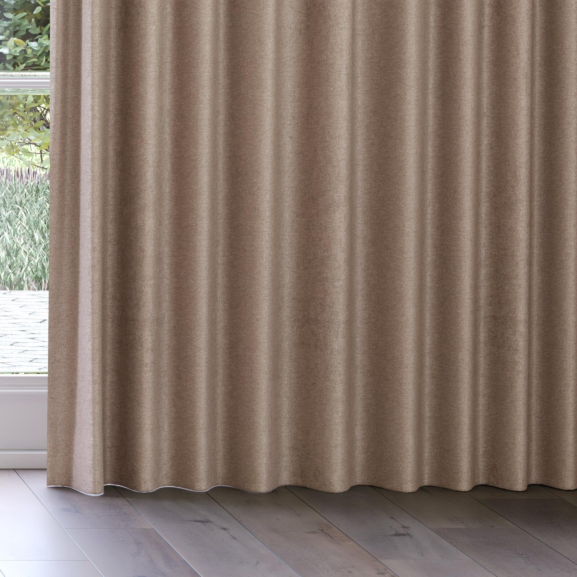 Bottom view of Lambada Paloma, on curtain rail