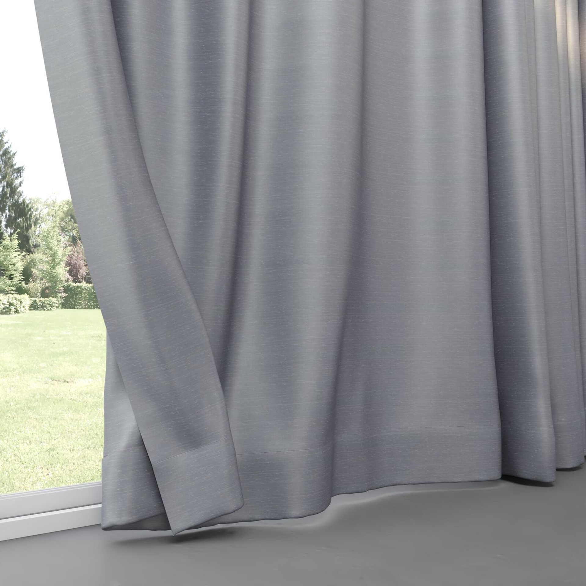 Bottom view of Silky Hydro, pinch pleat
