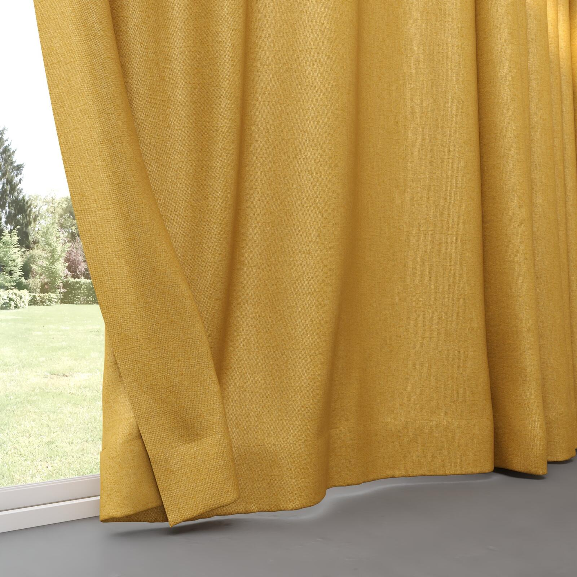 Bottom view of Bronco Honey, pinch pleat