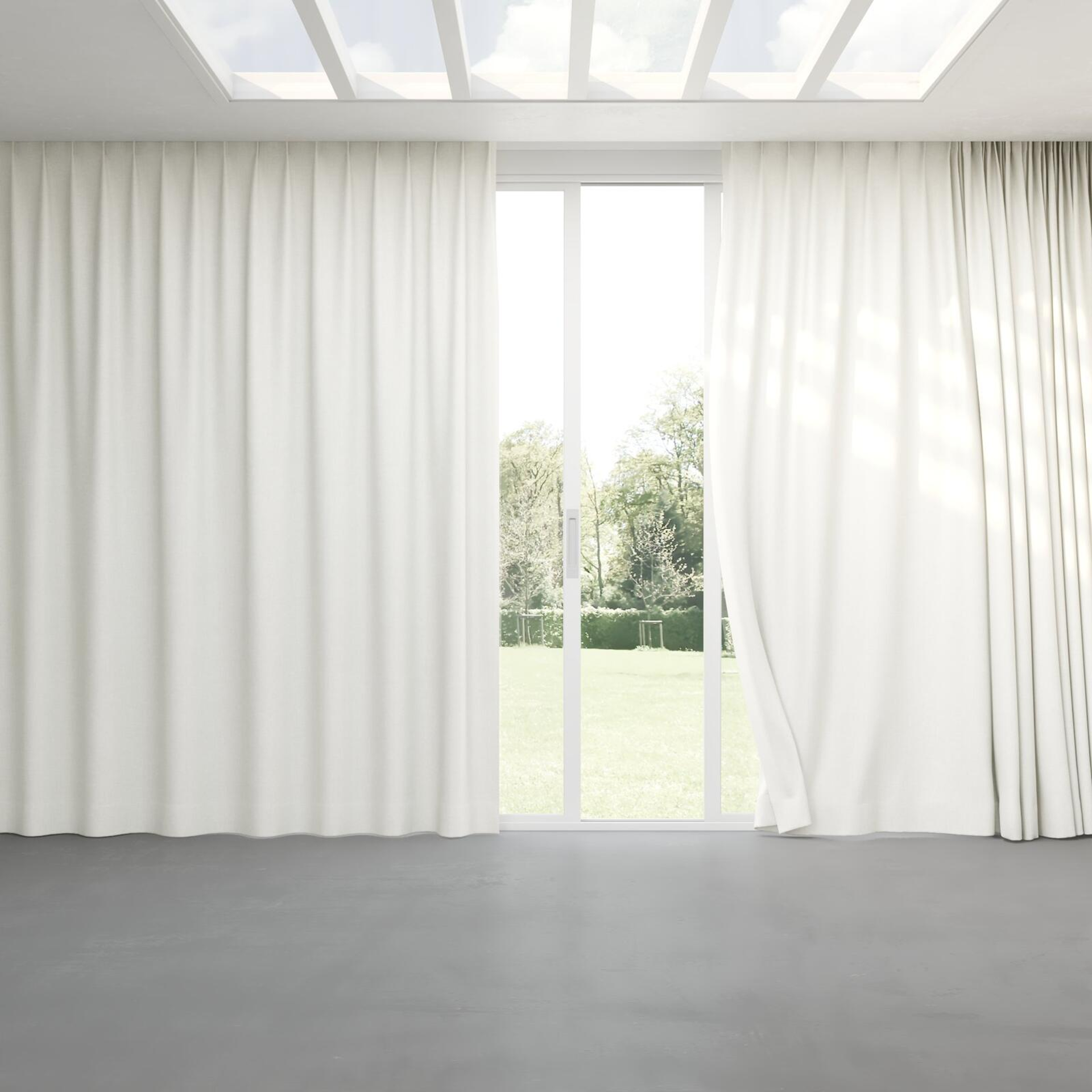Full view of Cushy Snow, pinch pleat