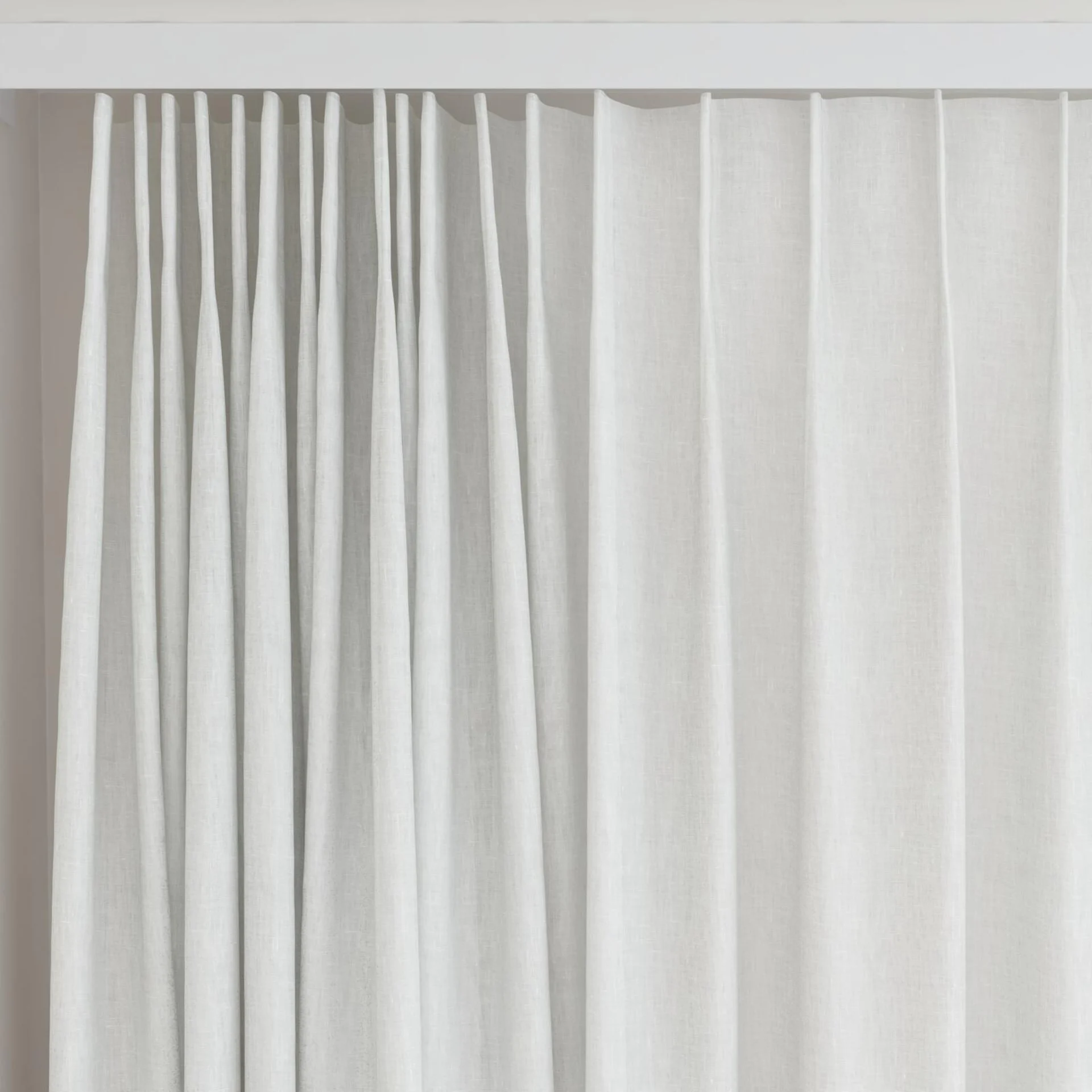 Top view of Gesso Lino Whitewash, on curtain rail