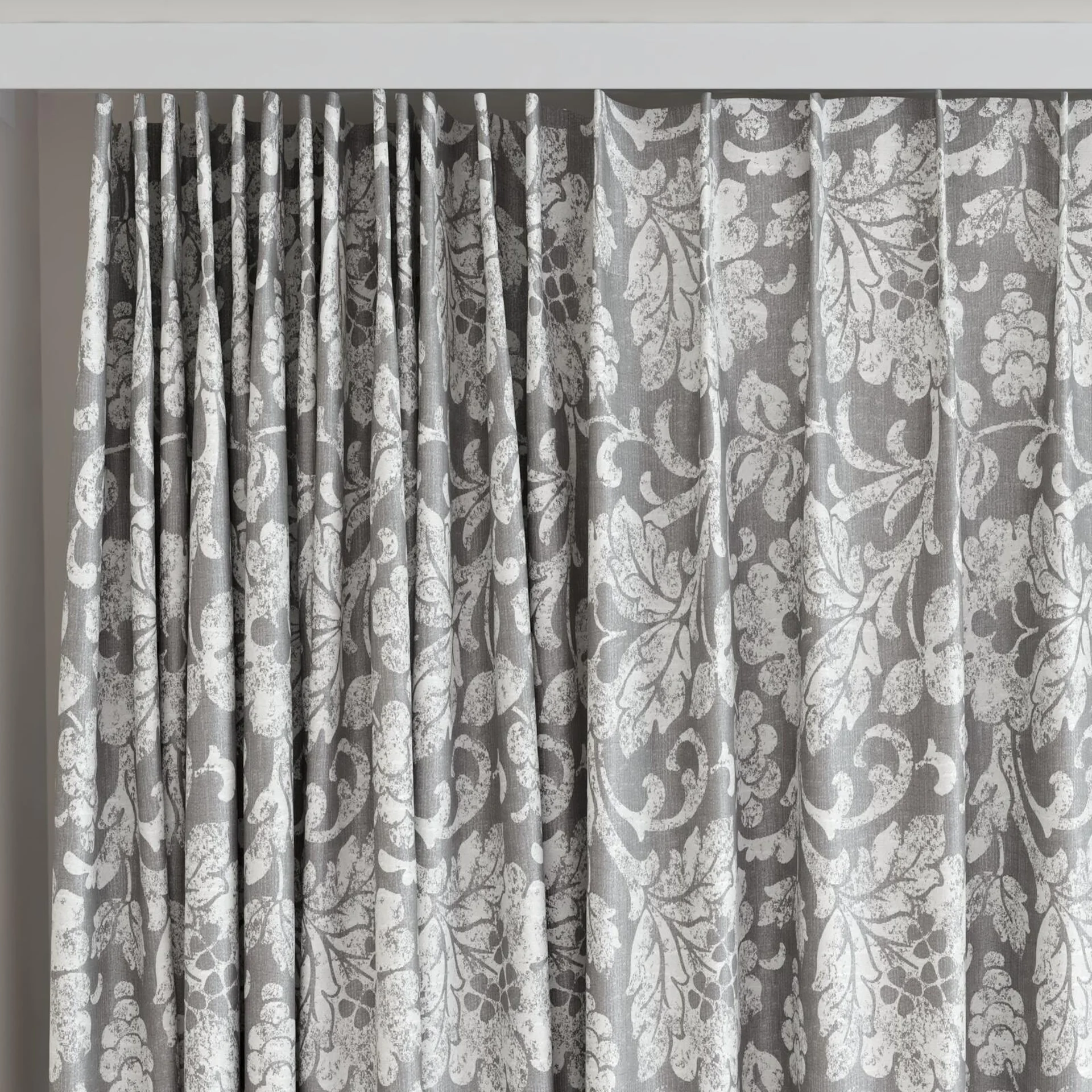 Top view of Florentine Silver, on curtain rail