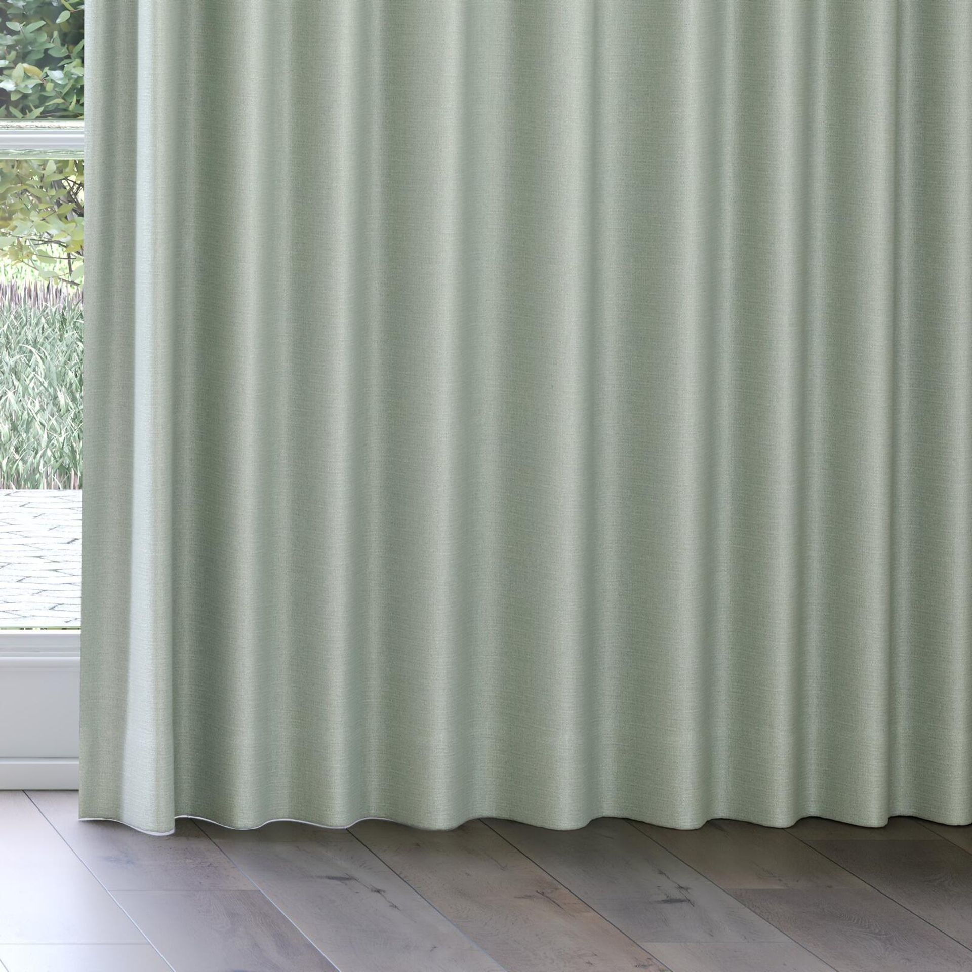 Bottom view of Gent Balsam, on curtain rail