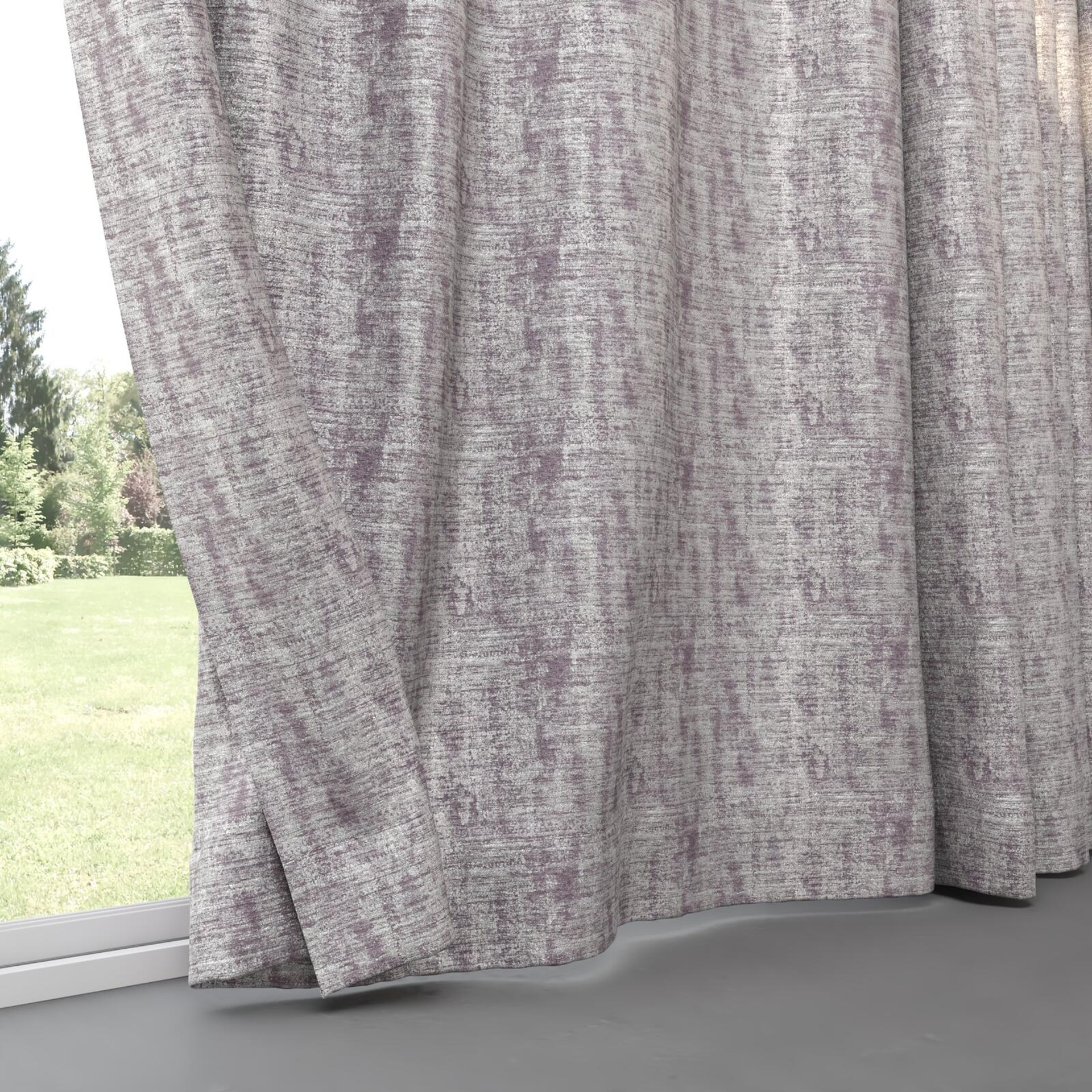Bottom view of Member Twilight, pinch pleat
