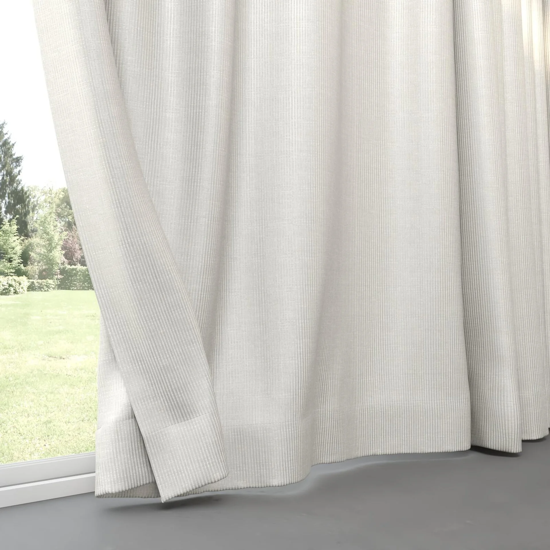 Bottom view of Leonardo Cream, pinch pleat