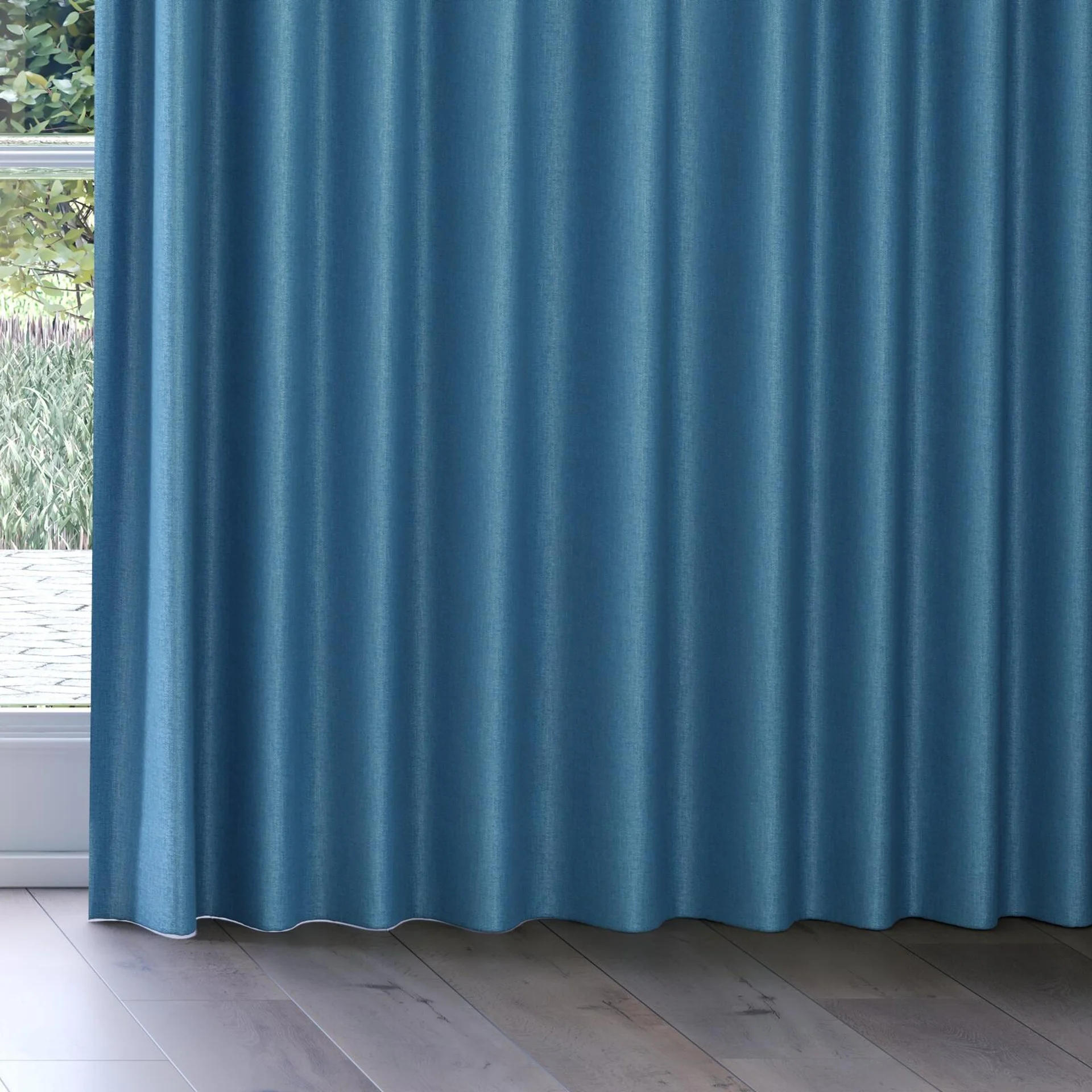 Bottom view of Bronco Cyan, on curtain rail