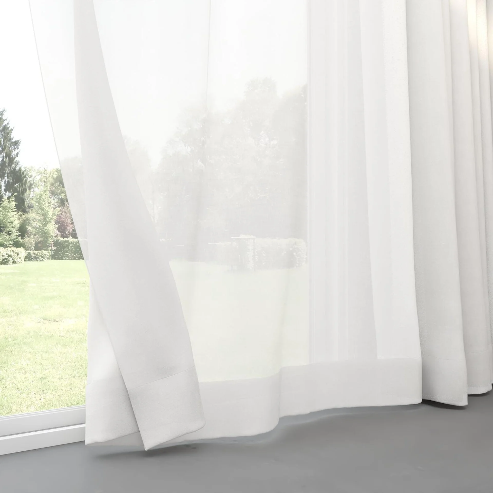 Bottom view of Balance Silk, pinch pleat