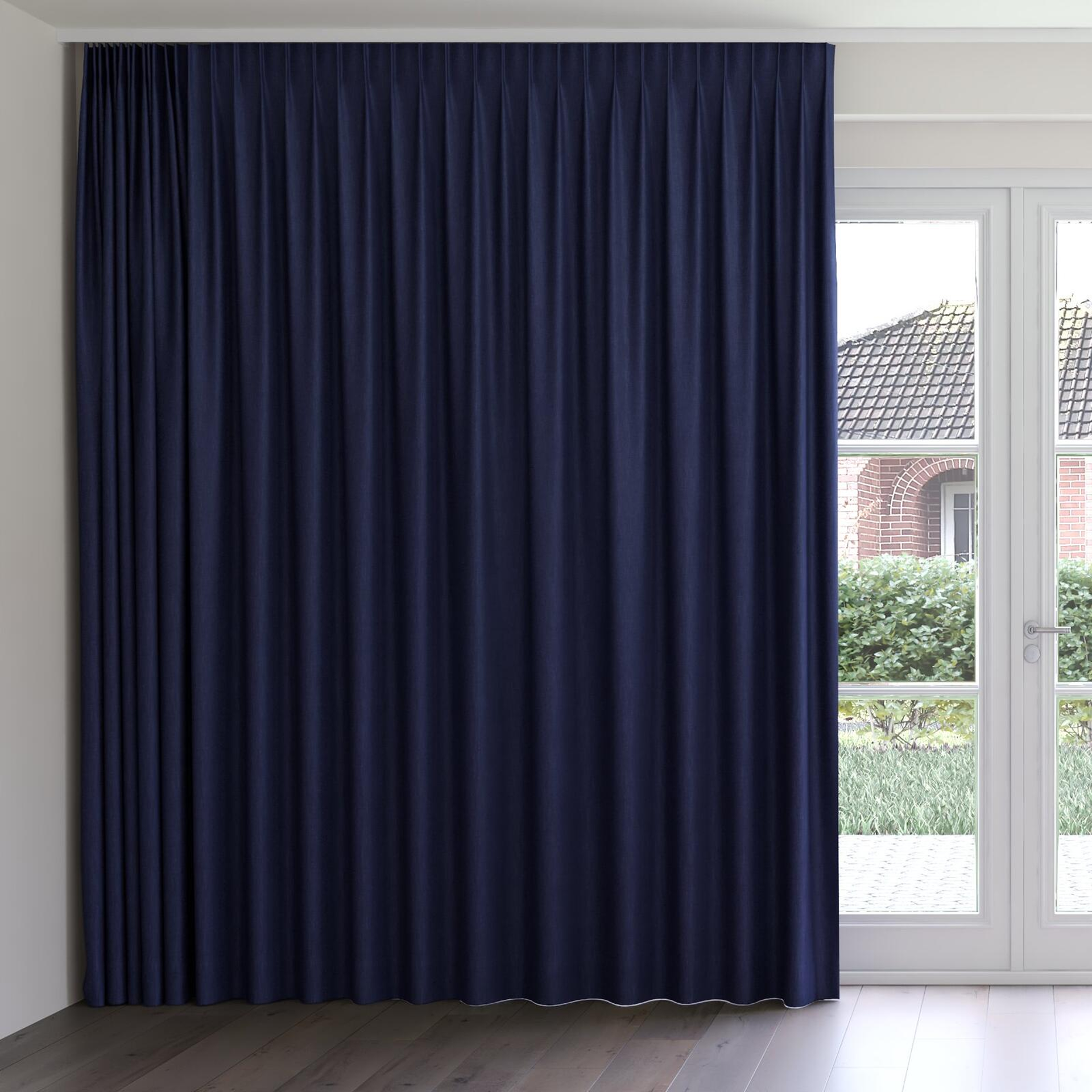 Front view of Perfecto Night, on curtain rail