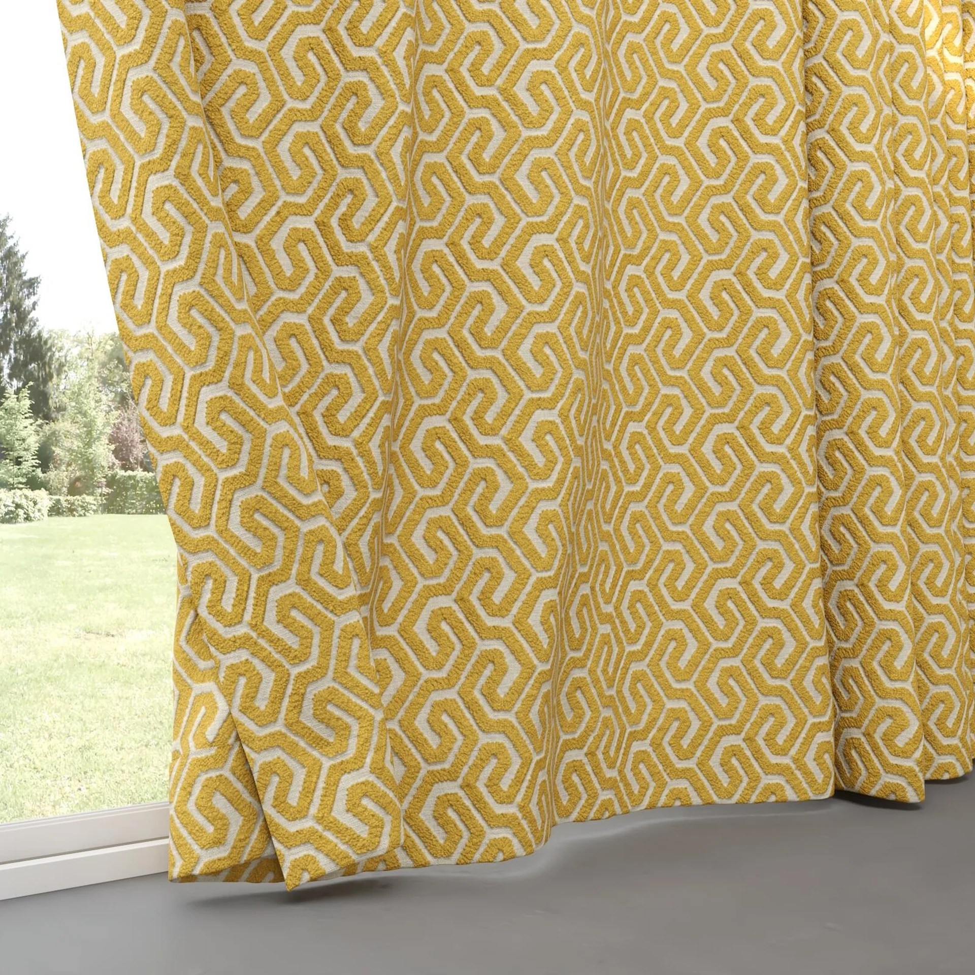 Bottom view of Comdeca Gold, pinch pleat