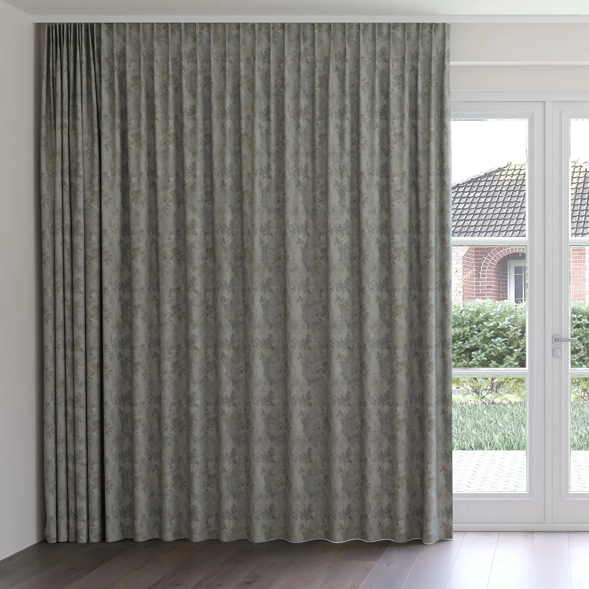 Front view of Joyce Metal, on curtain rail