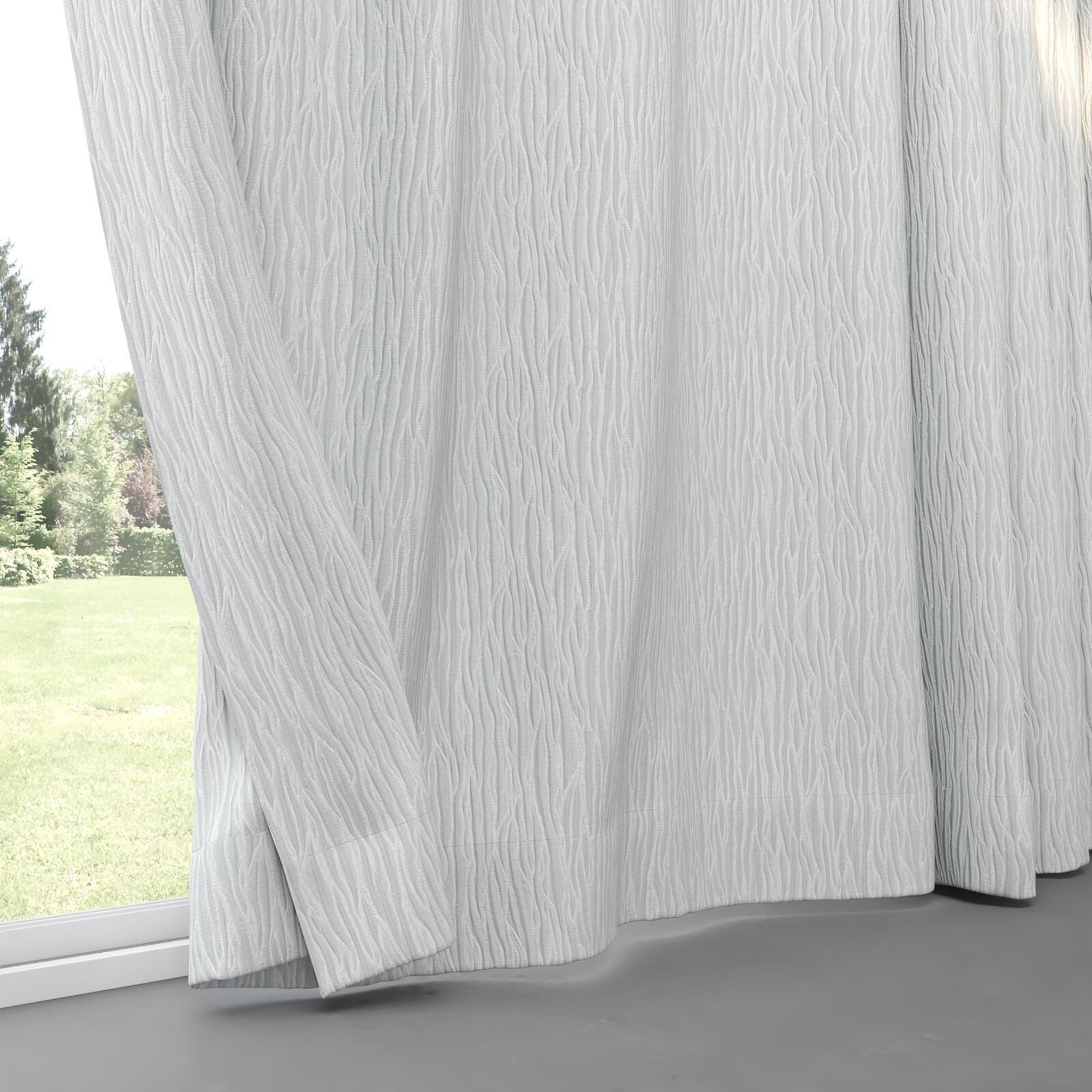 Bottom view of Sandrift Ice, pinch pleat