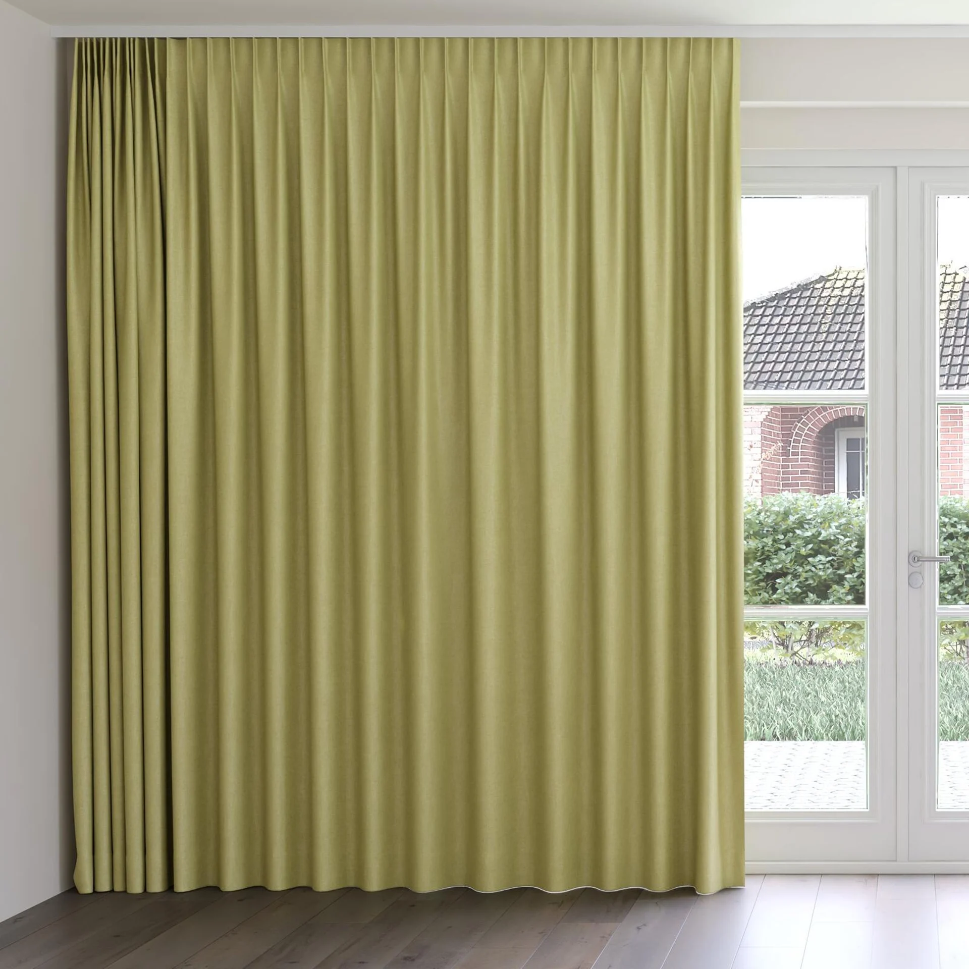 Front view of Bronco Lime, on curtain rail