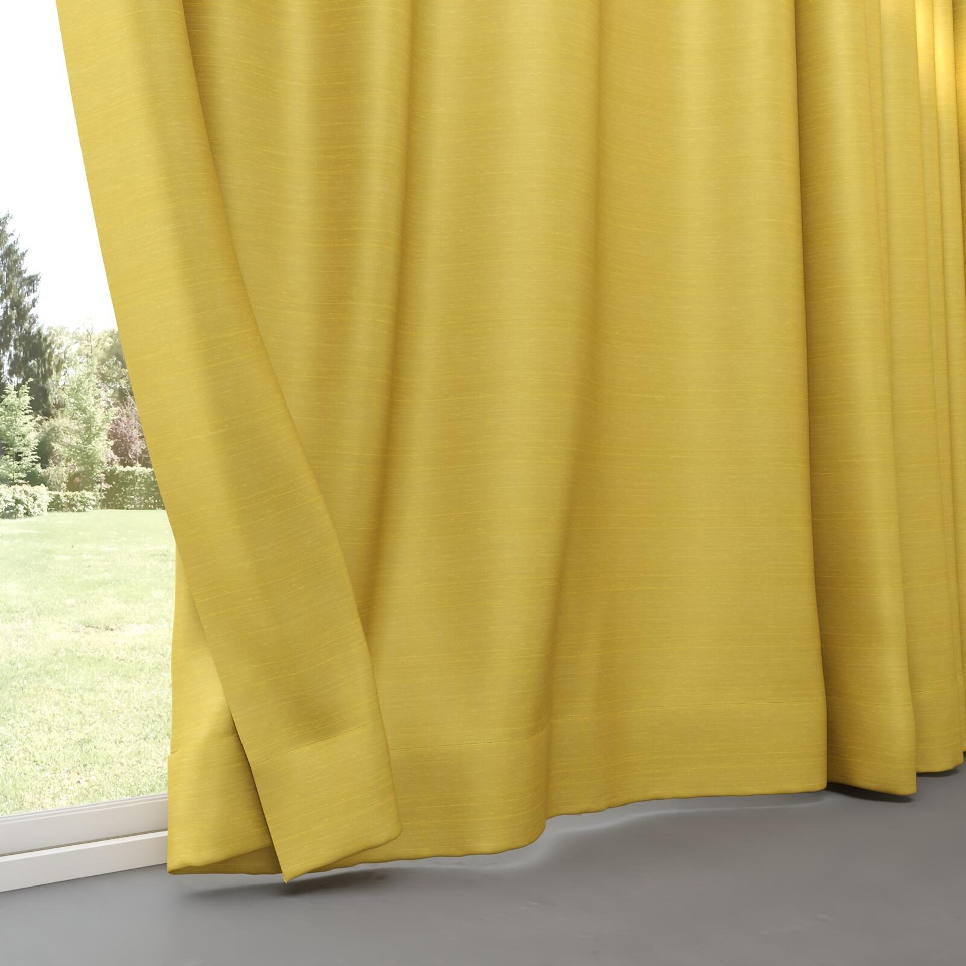 Bottom view of Silky Gold, pinch pleat