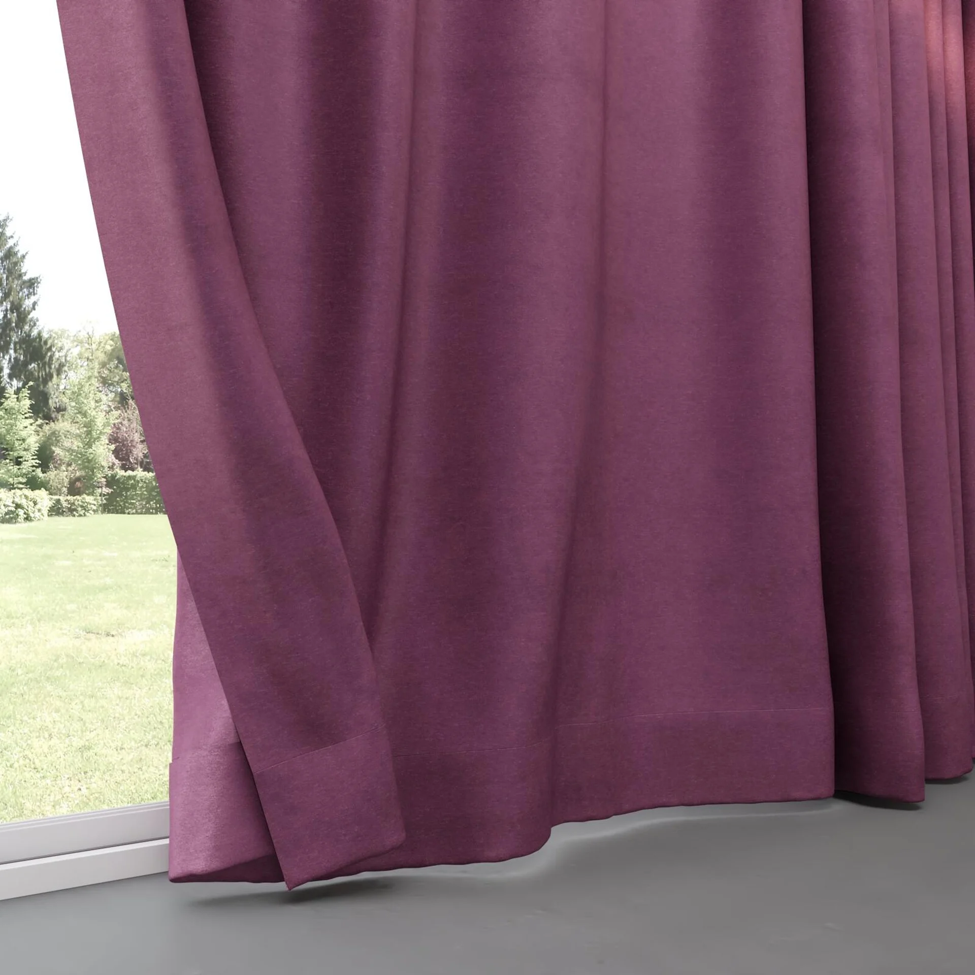 Bottom view of Baron Crocus, pinch pleat