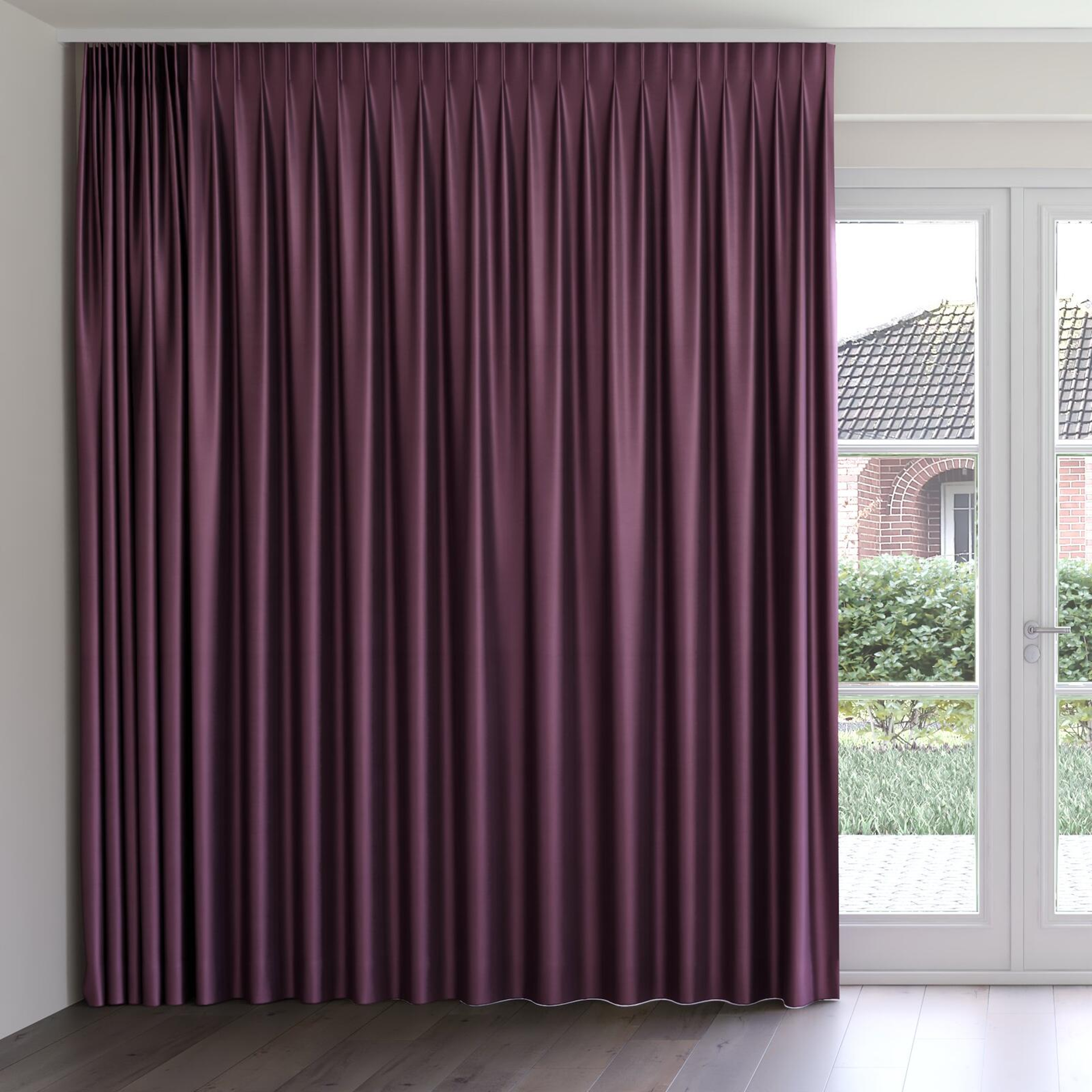 Front view of Mont Blanc Viola, on curtain rail