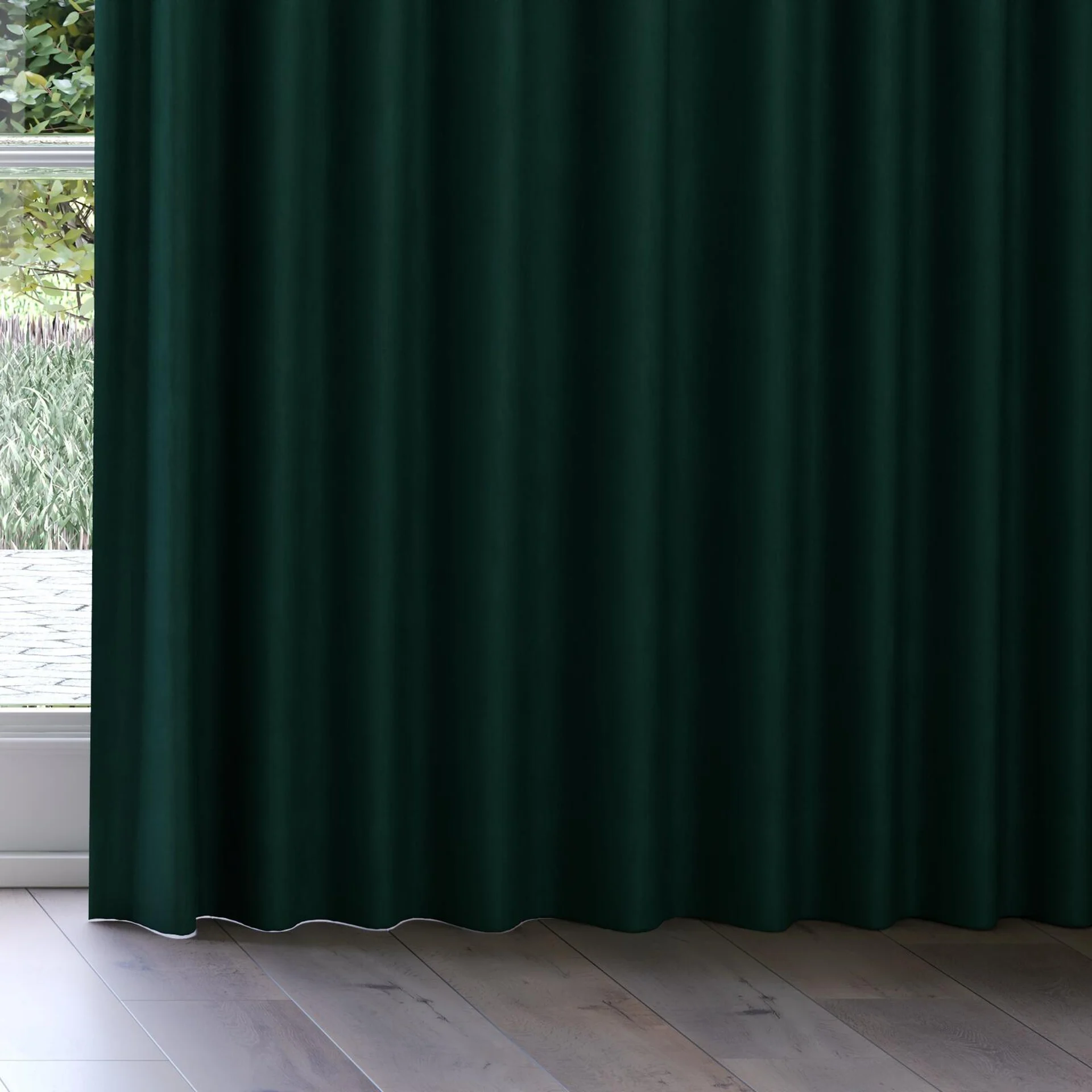Bottom view of Lech Hunter, on curtain rail