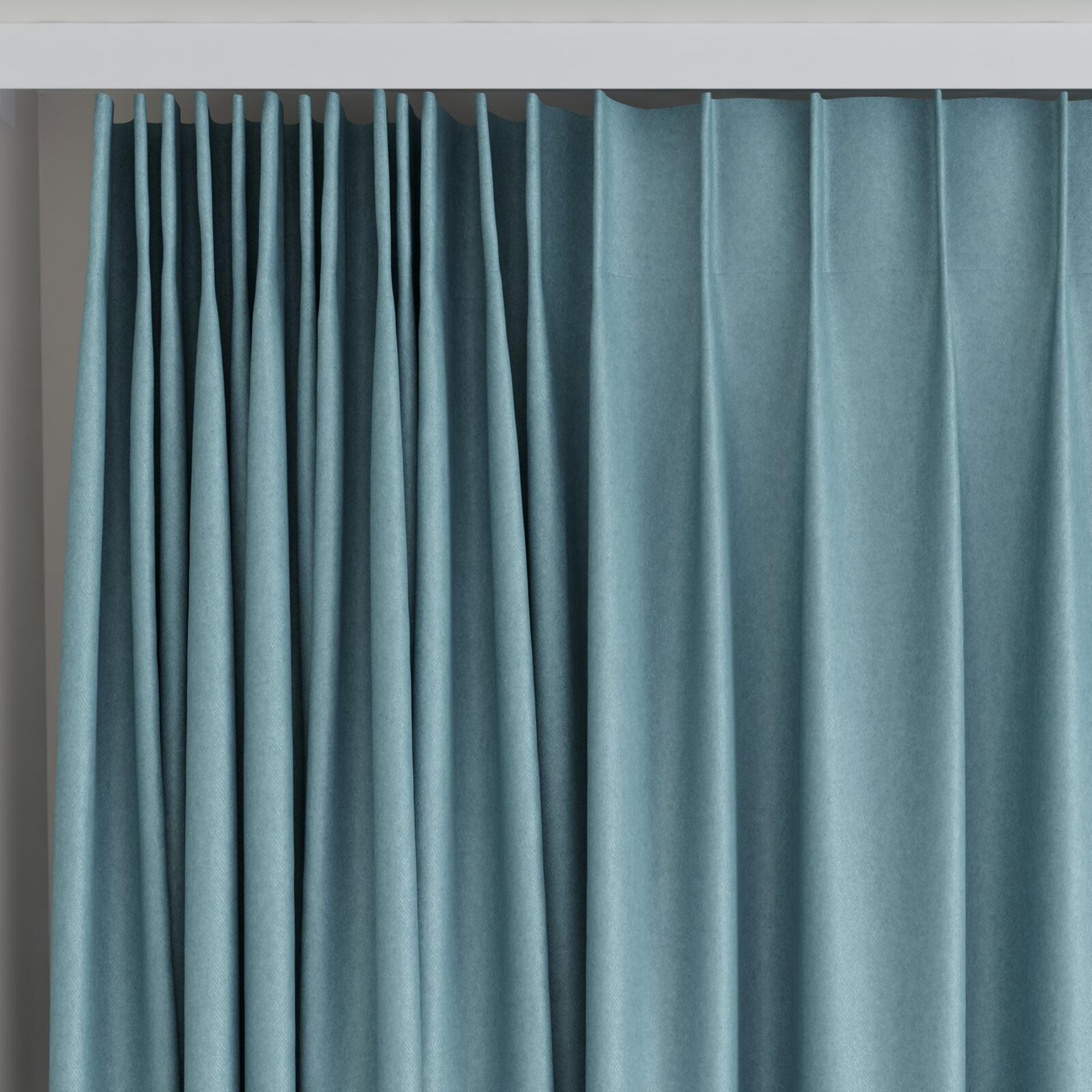Top view of Woolly/Woolen Canal, on curtain rail