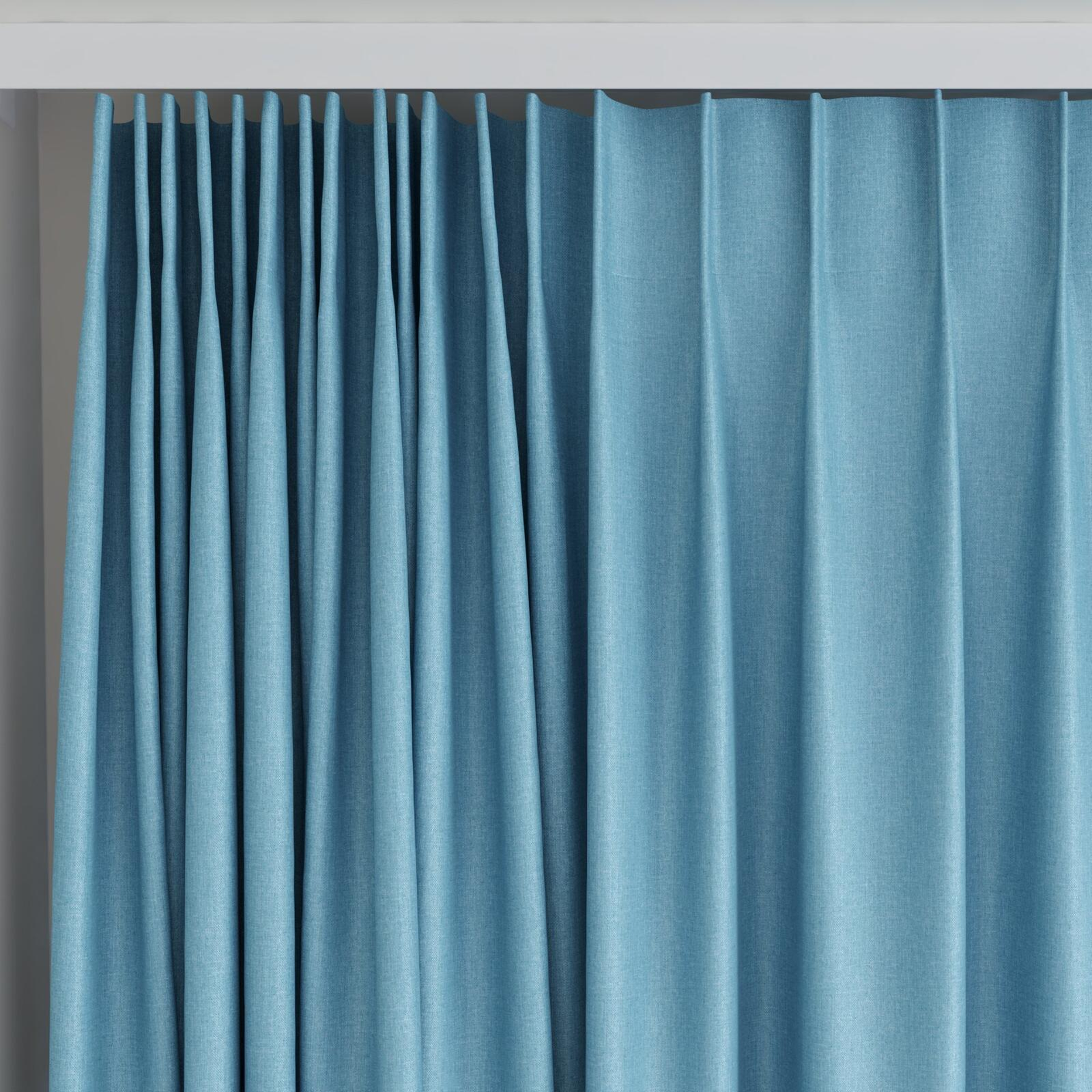 Top view of Kidglove Fontaine, on curtain rail
