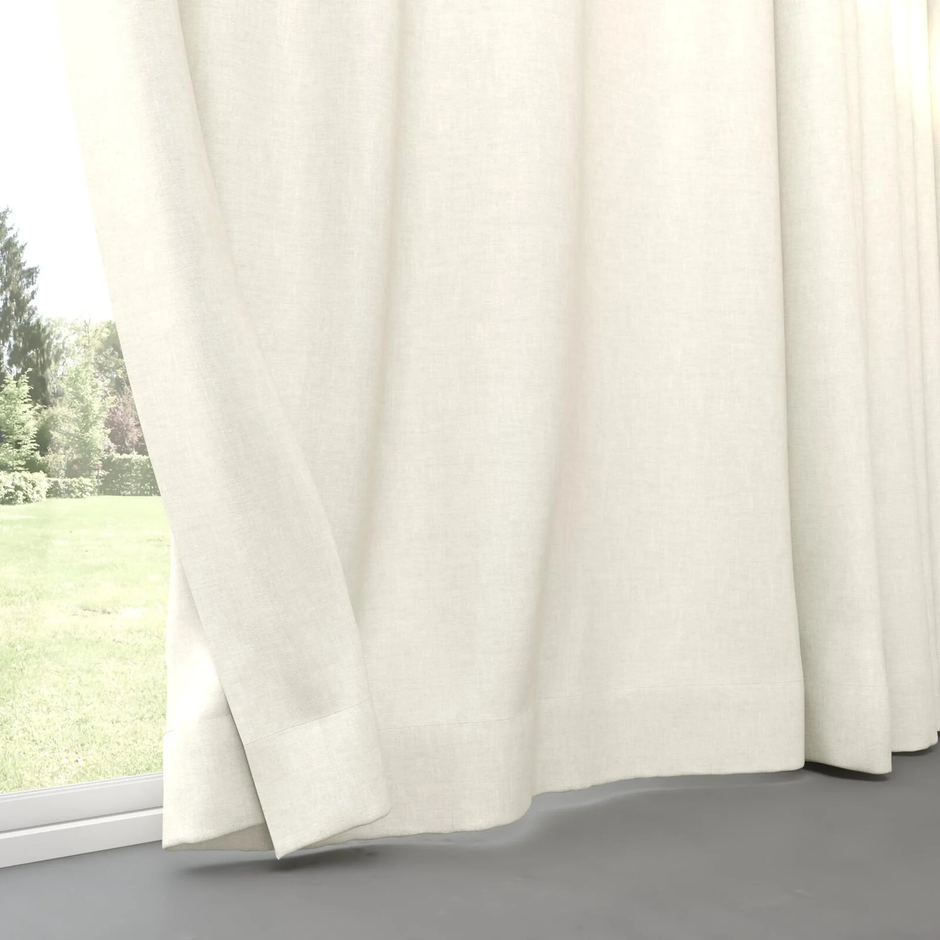 Bottom view of Perfecto Swan, pinch pleat