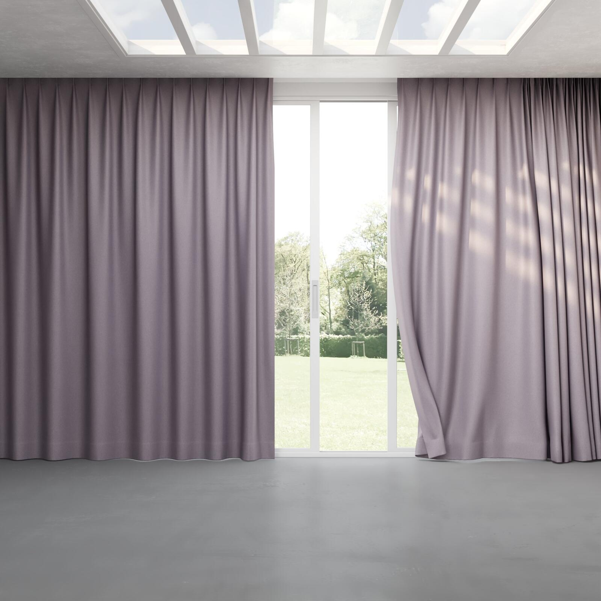 Full view of Woolly/Woolen Quartz, pinch pleat