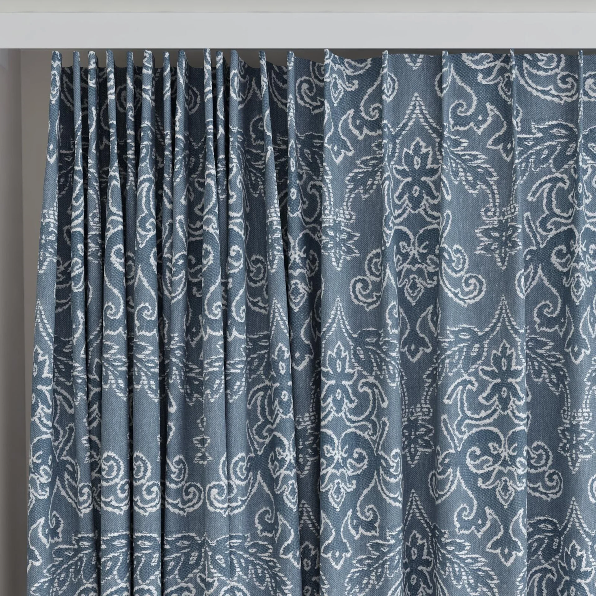 Top view of Notting Hill Fountain, on curtain rail