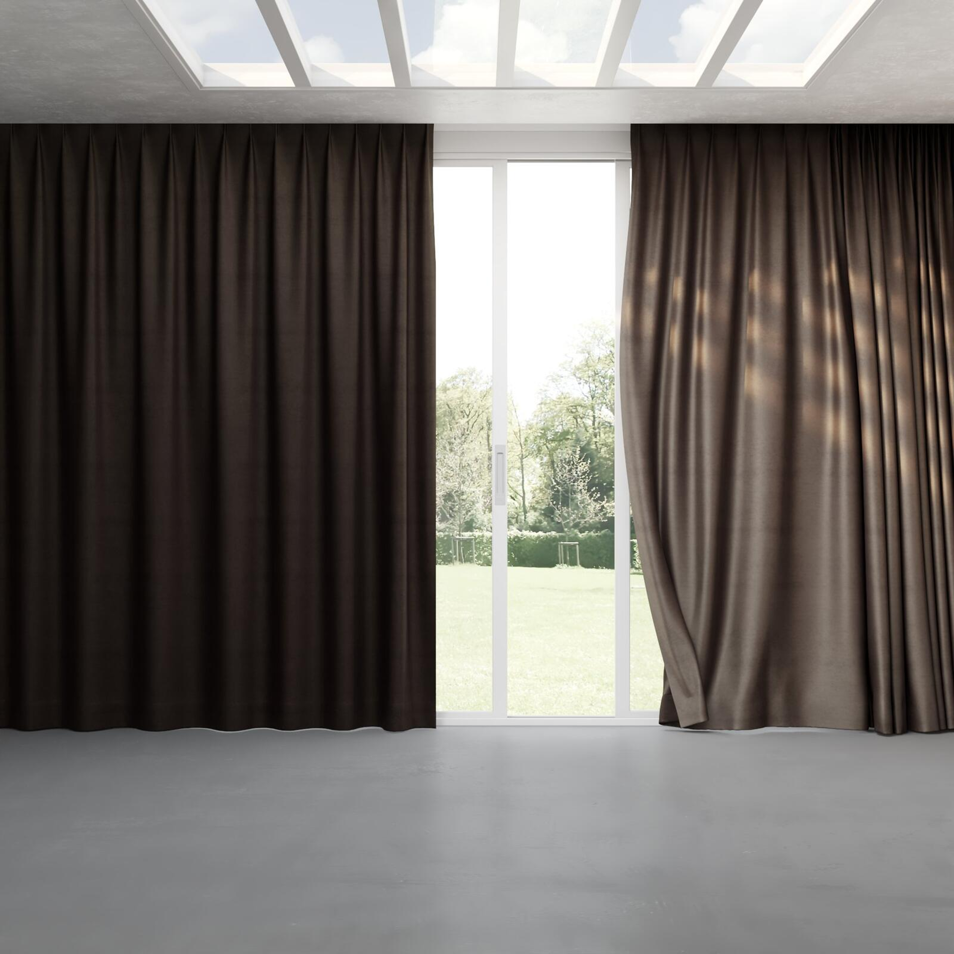 Full view of Baron Pinecone, pinch pleat