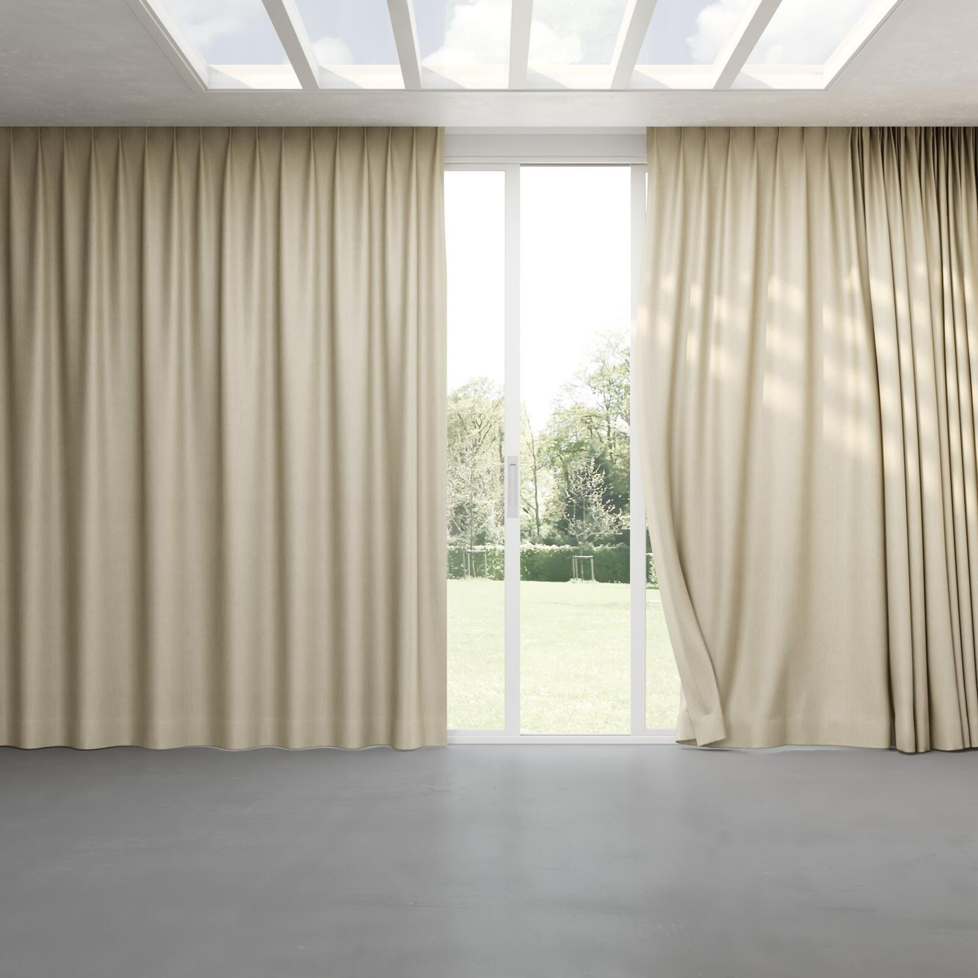 Full view of Hombre Ivory, pinch pleat