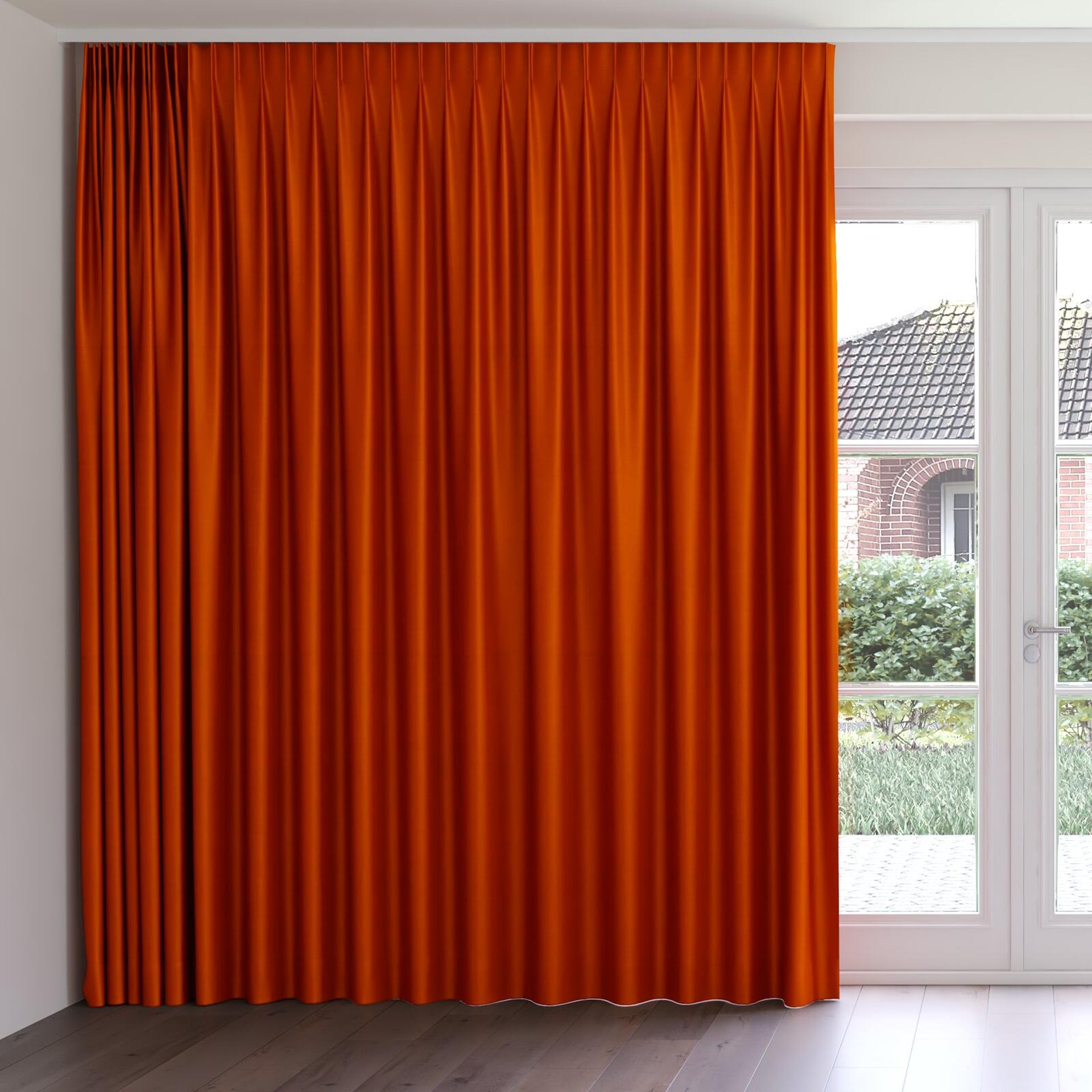 Front view of Mont Blanc Spice, on curtain rail