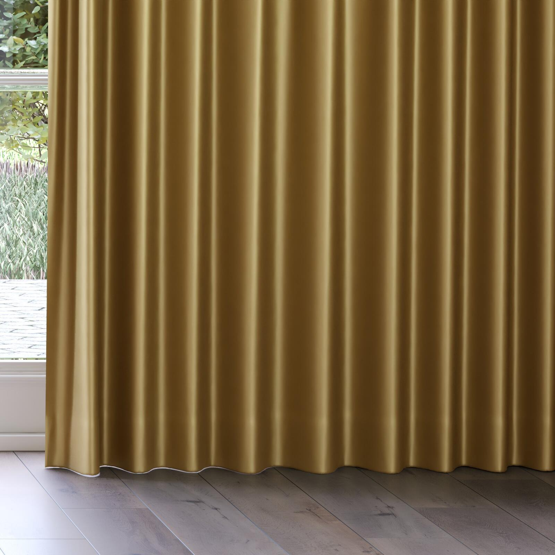 Bottom view of Mania Gold, on curtain rail