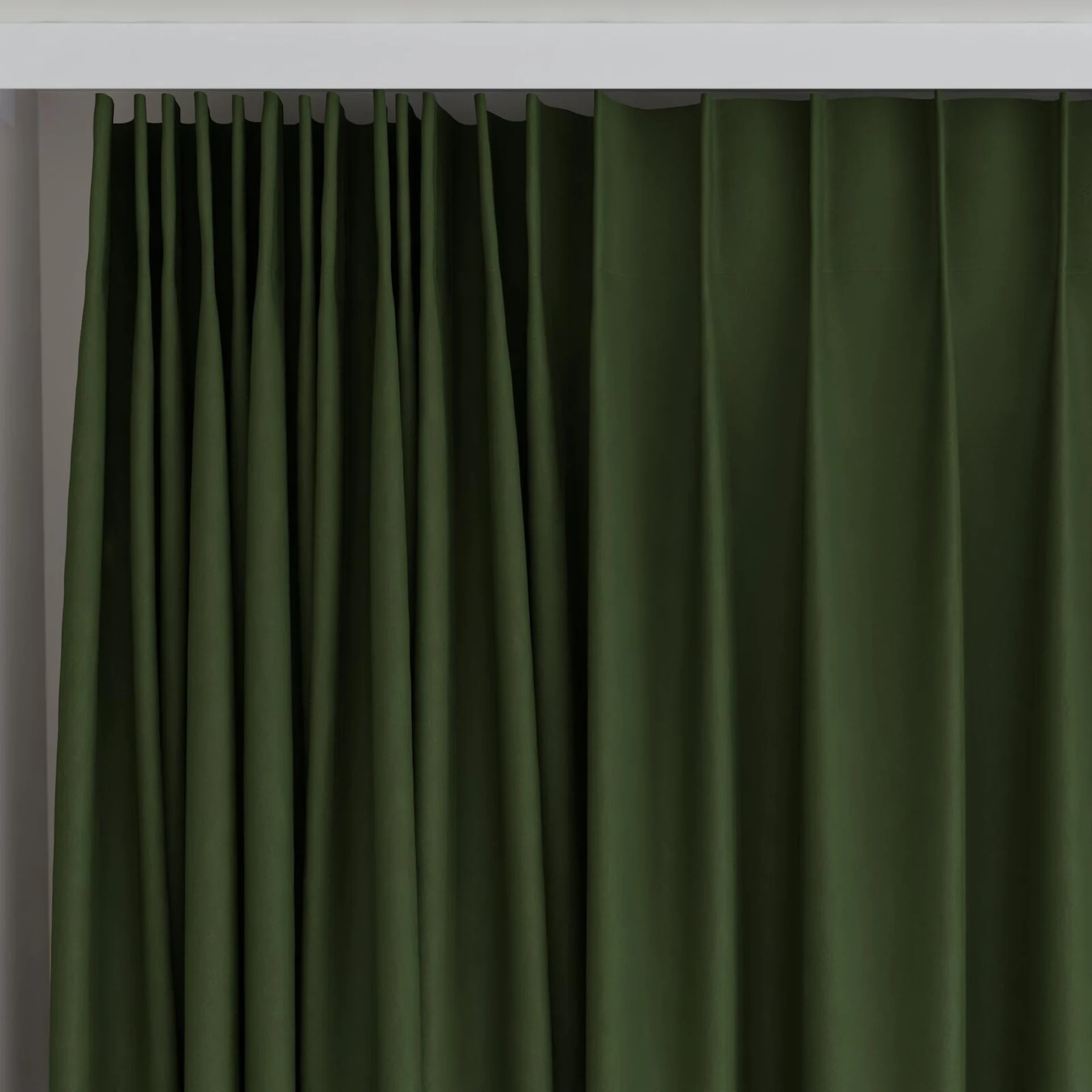 Top view of Vela Bottle, on curtain rail