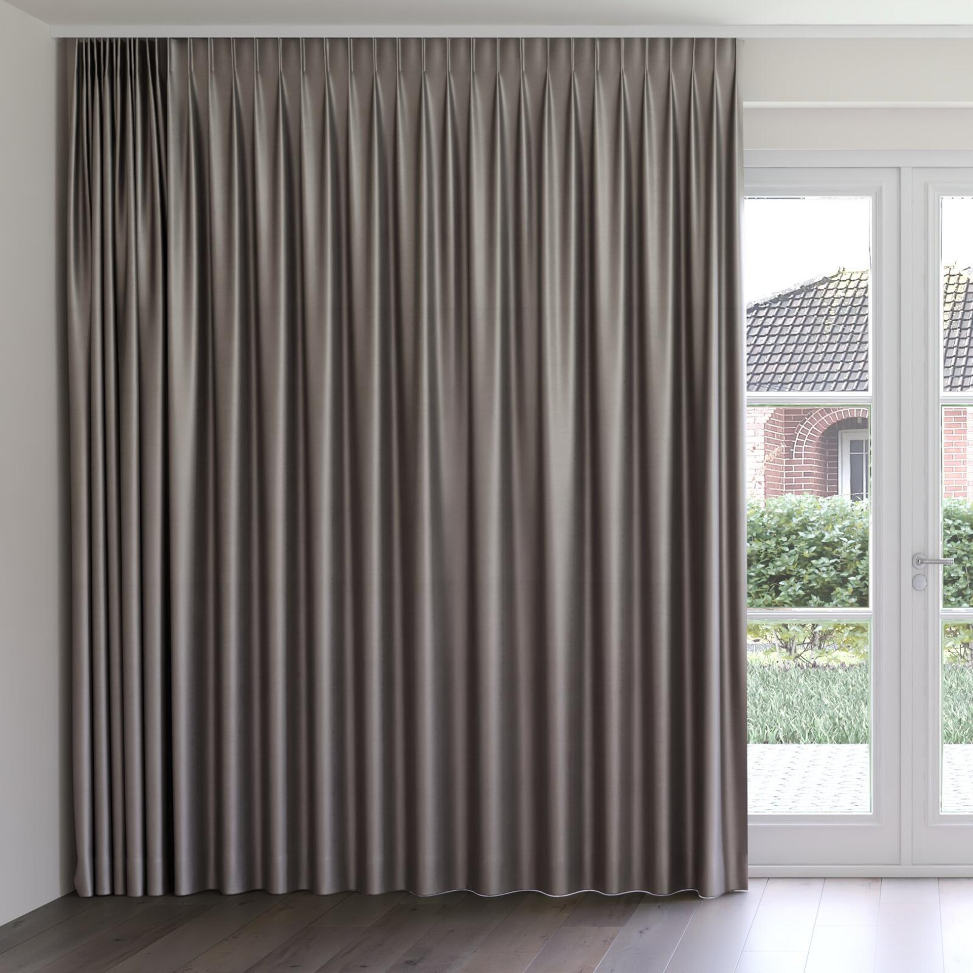Front view of Mont Blanc Seal, on curtain rail