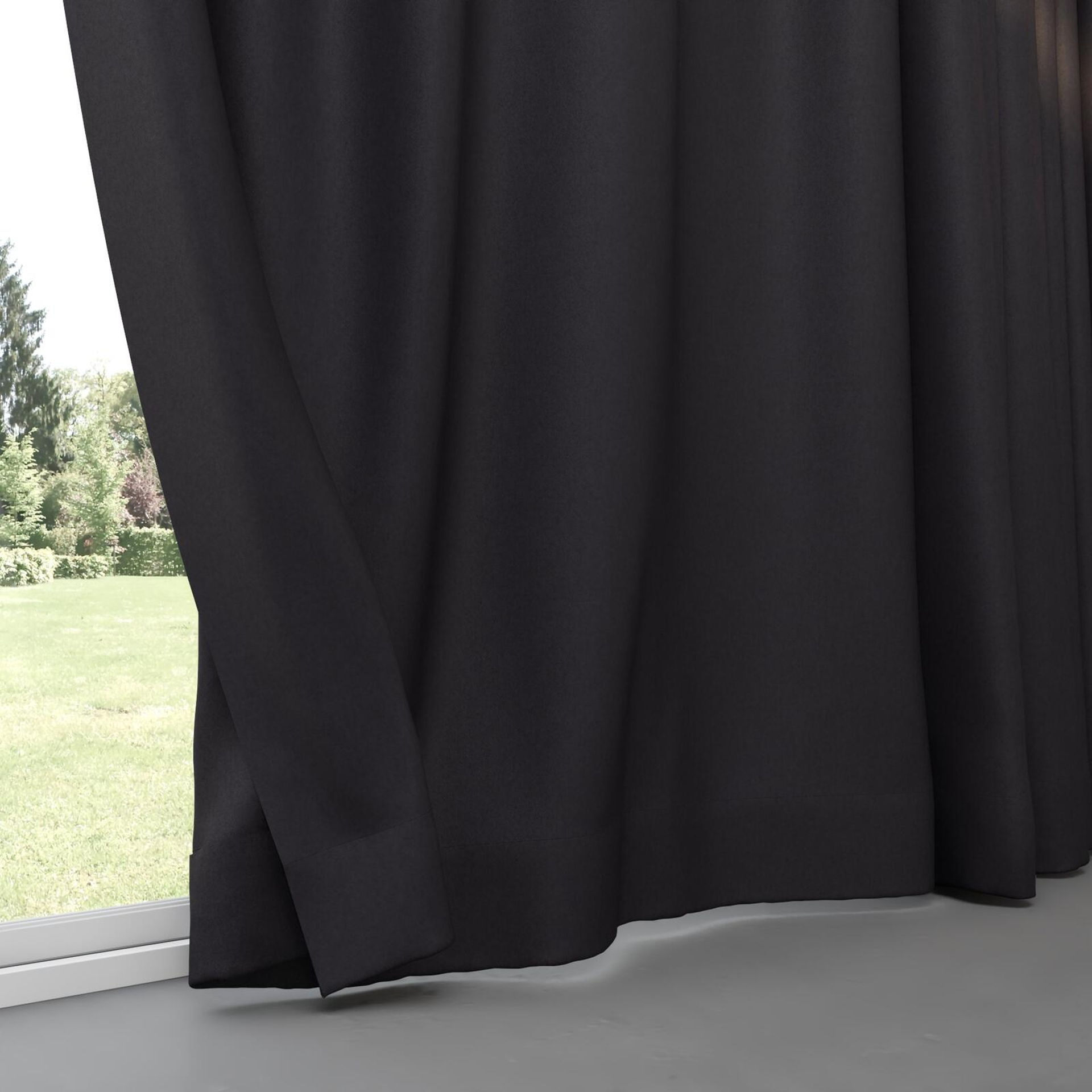 Bottom view of Woolly/Woolen Onyx, pinch pleat