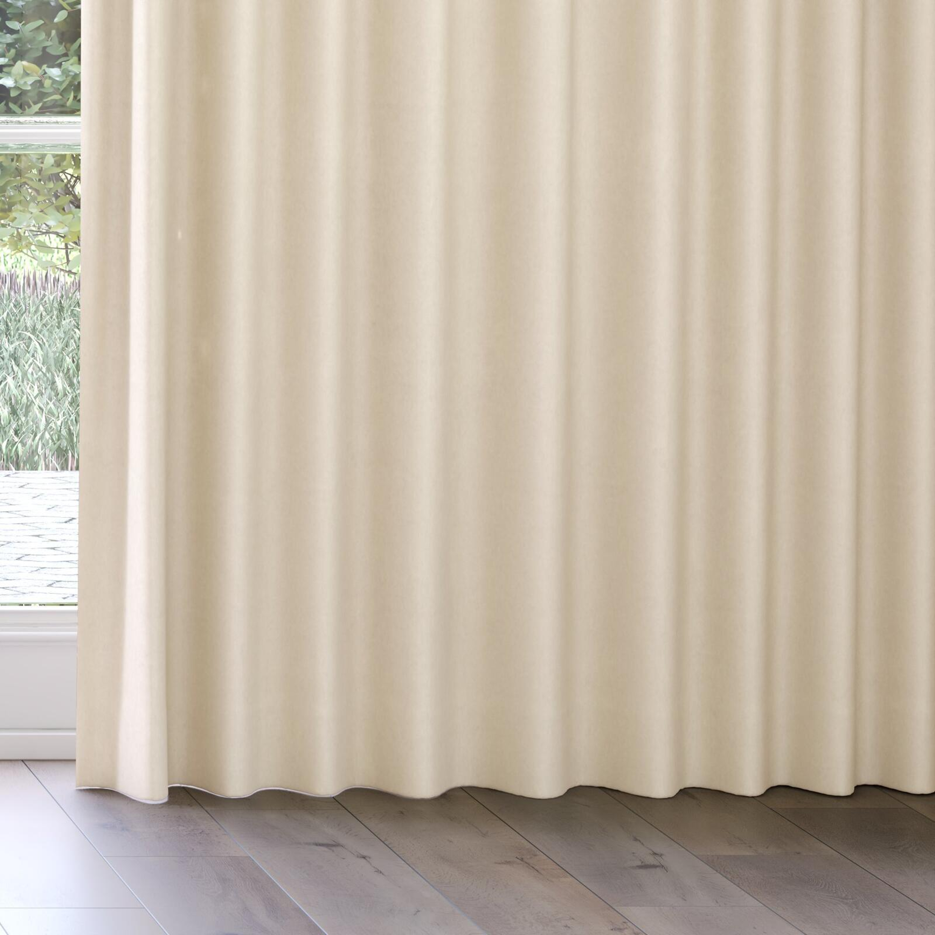Bottom view of Peak Putty, on curtain rail