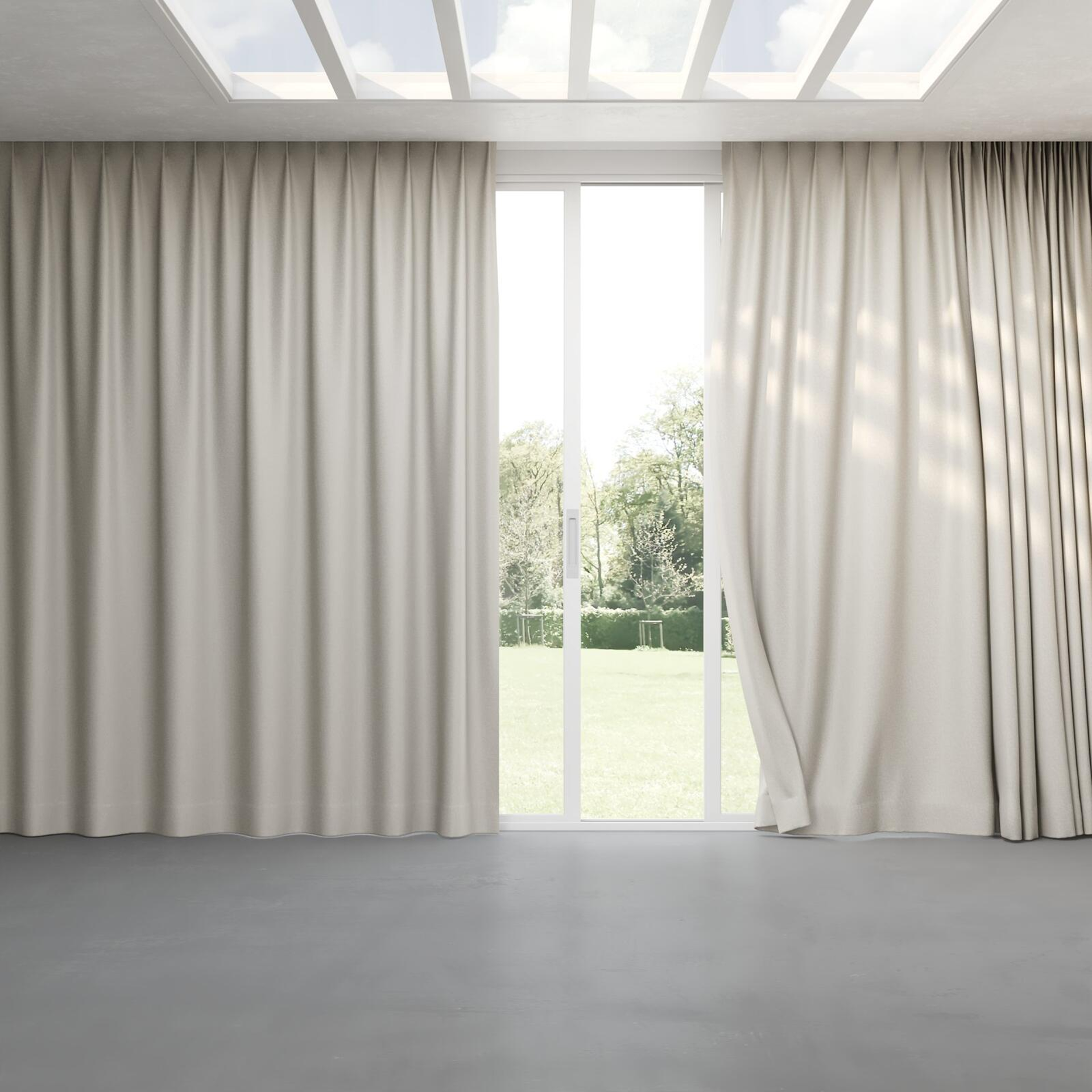 Full view of Rewind Gull, pinch pleat