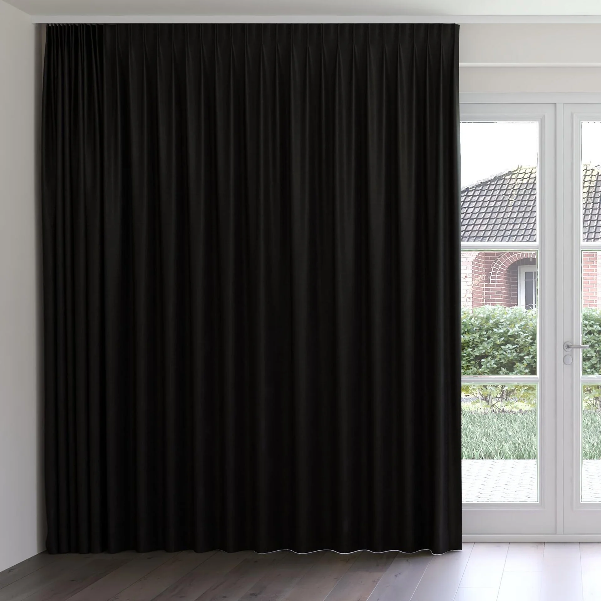Front view of Drama Onyx, on curtain rail