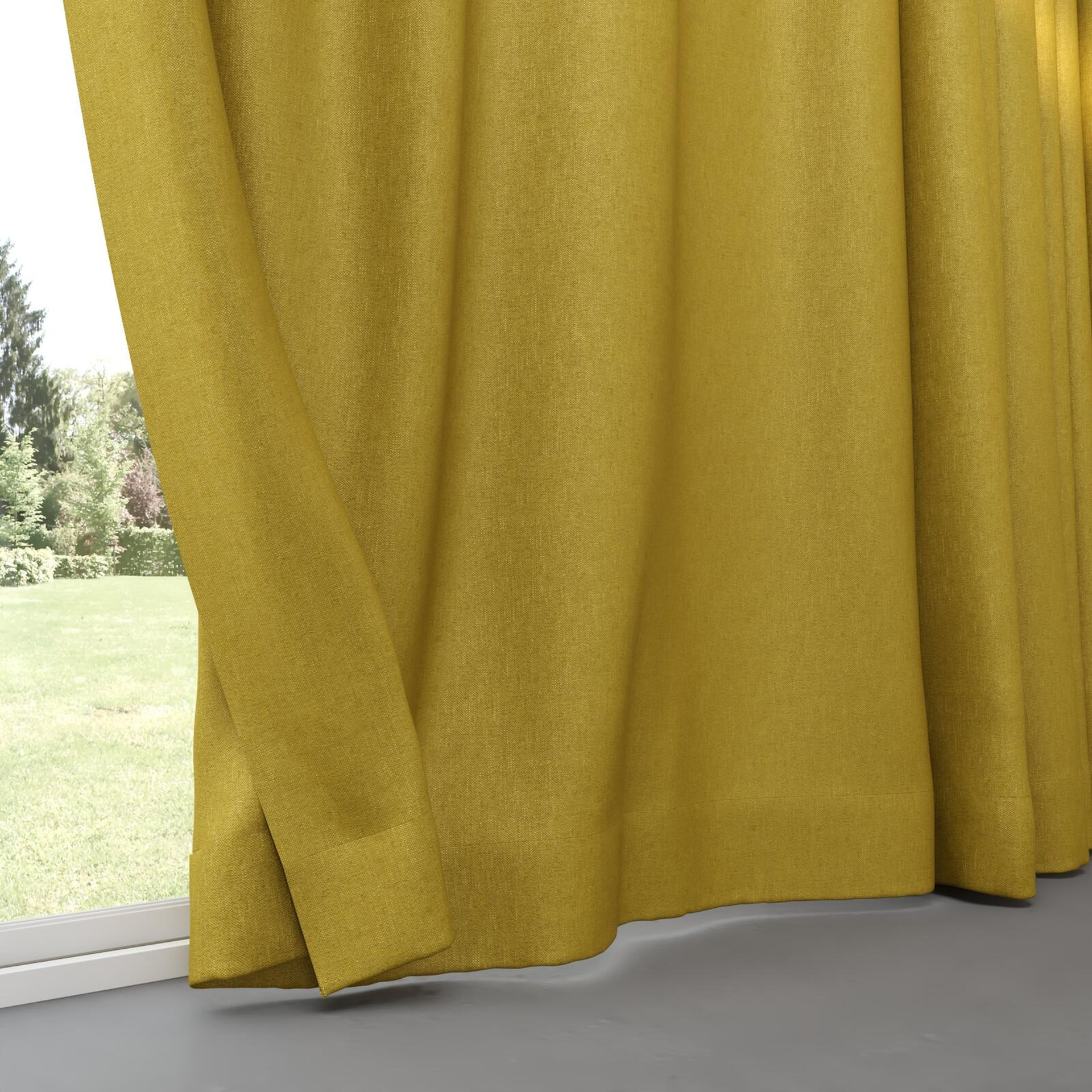 Bottom view of Bronco Pear, pinch pleat