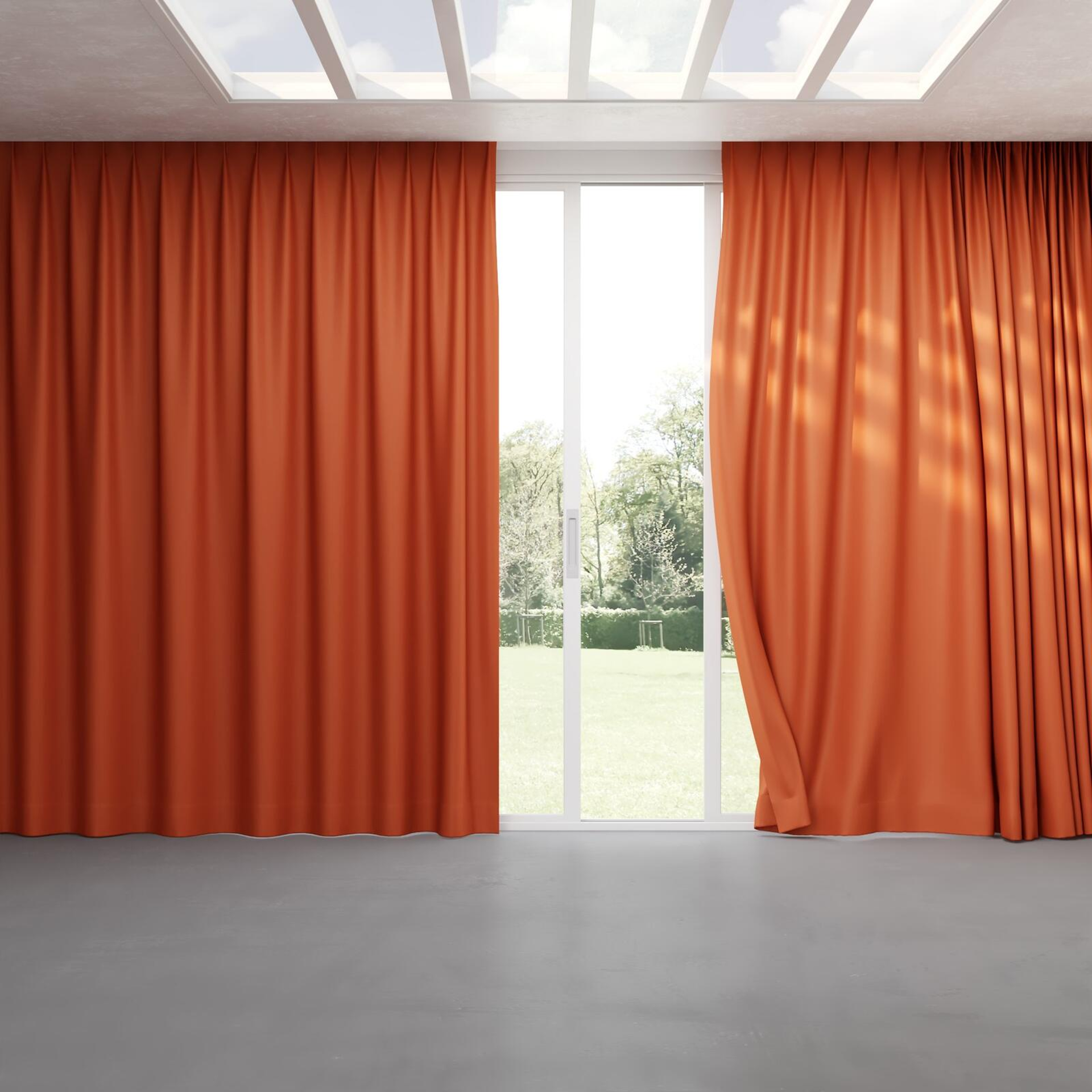 Full view of Blockbuster Sienna, pinch pleat