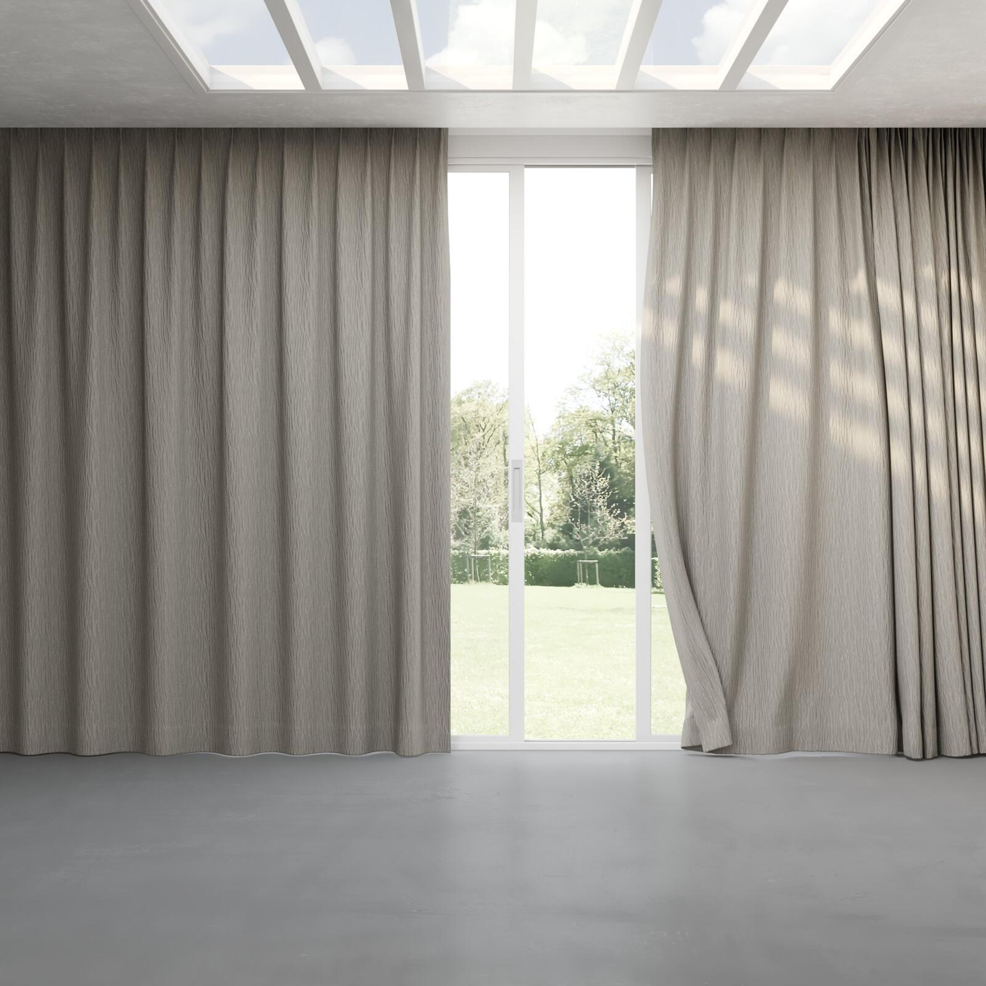 Full view of Sandrift Smoke, pinch pleat