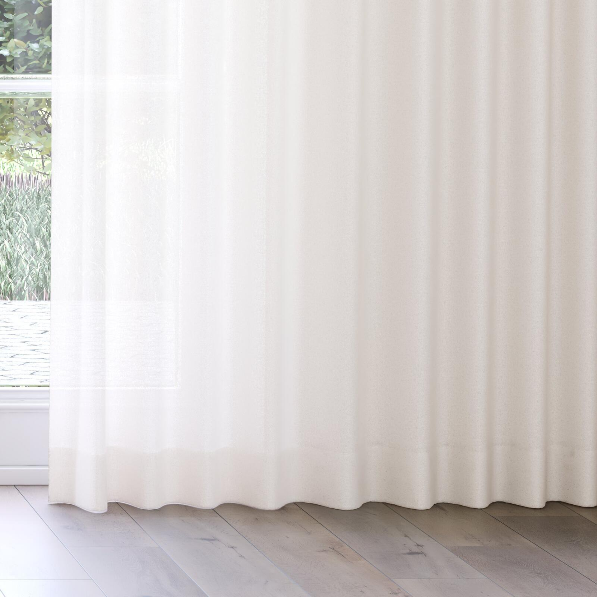 Bottom view of Revel Pearl, on curtain rail