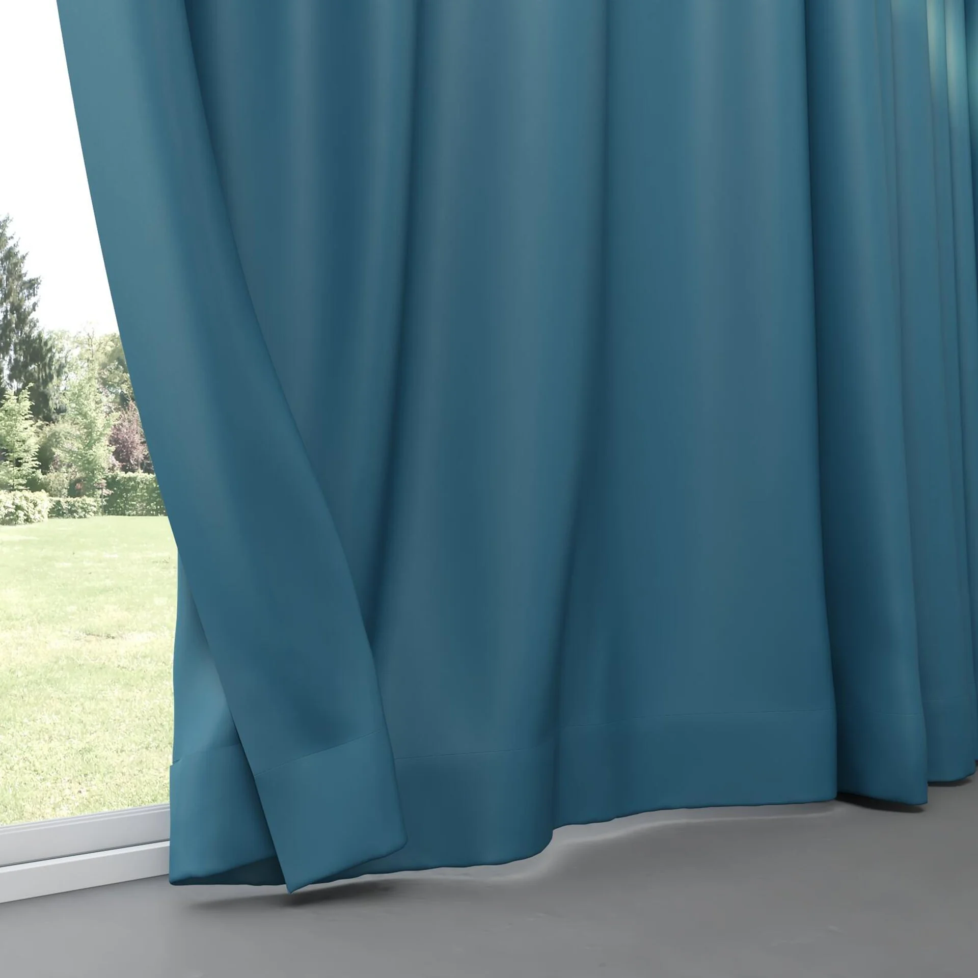 Bottom view of Blockbuster Spa, pinch pleat