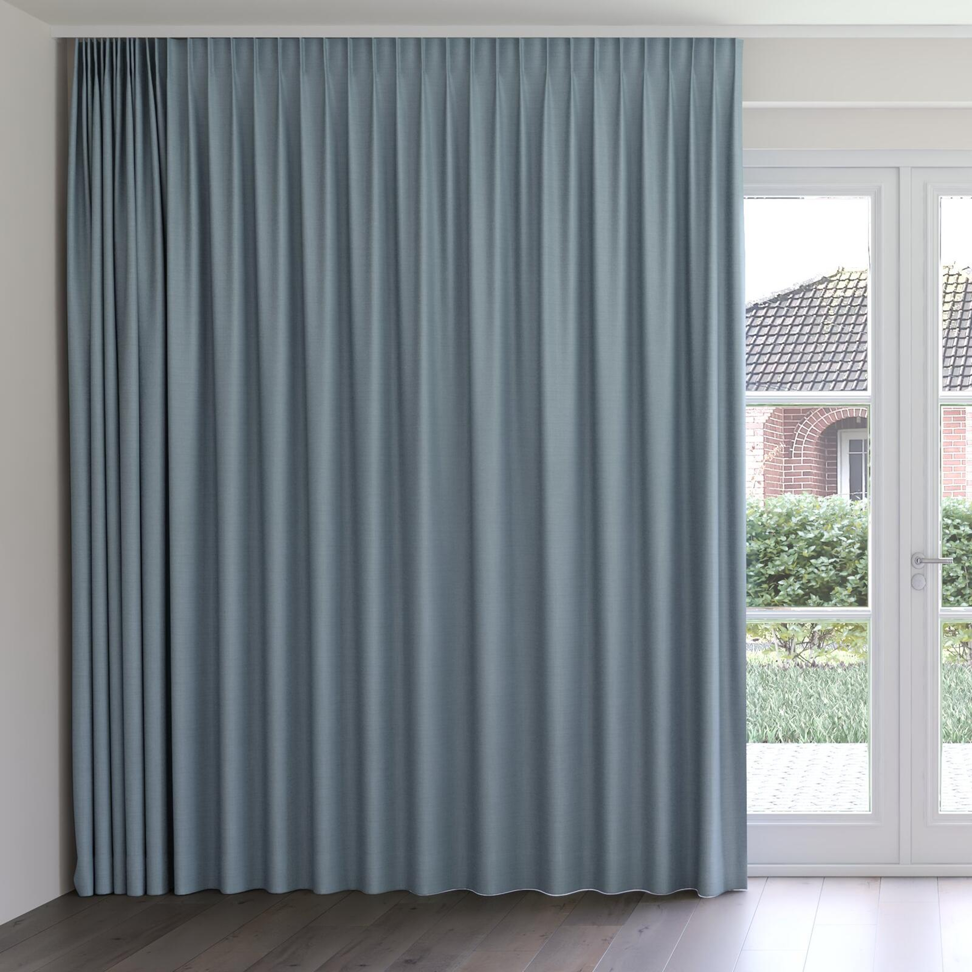 Front view of Linex Sky, on curtain rail