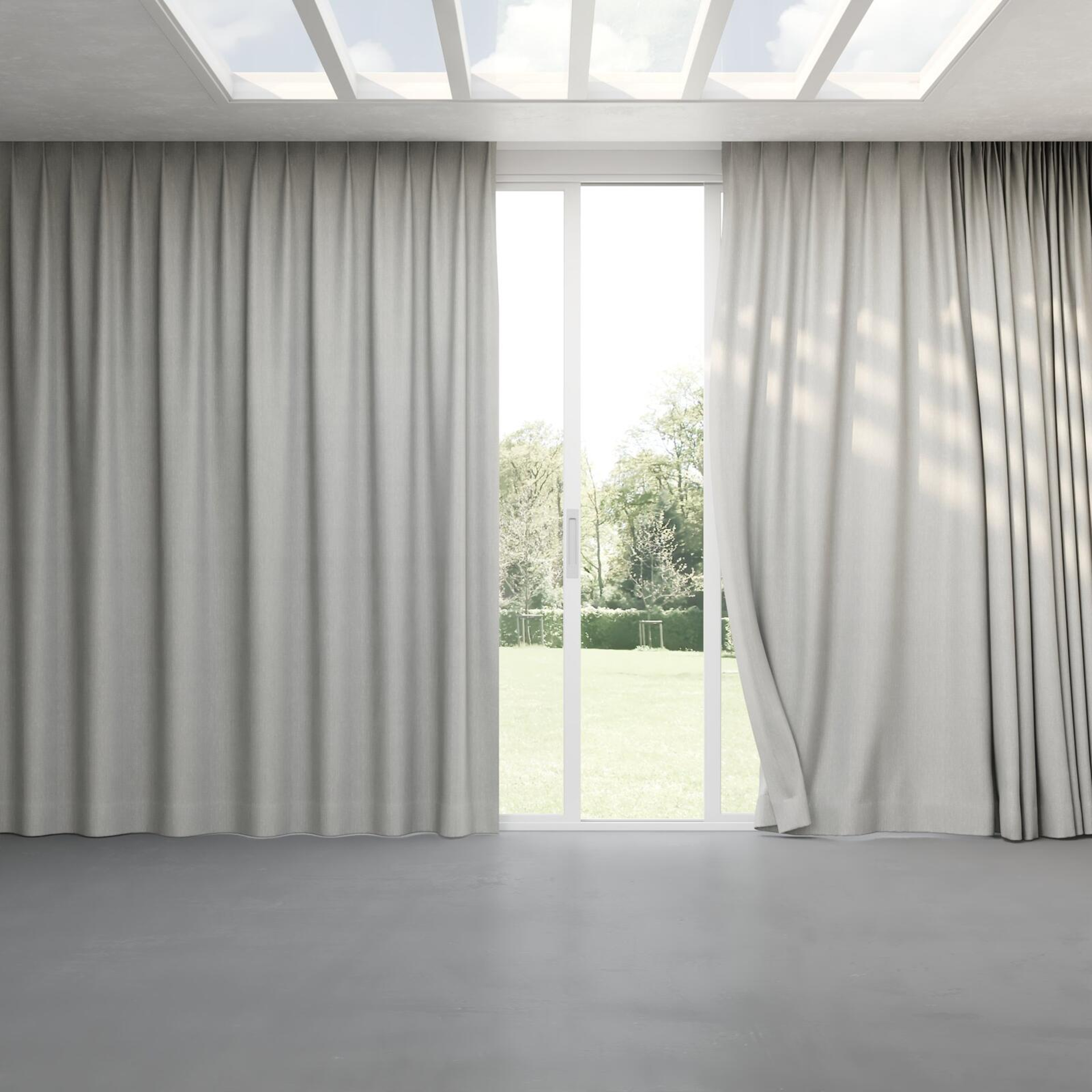 Full view of Hombre Silver, pinch pleat