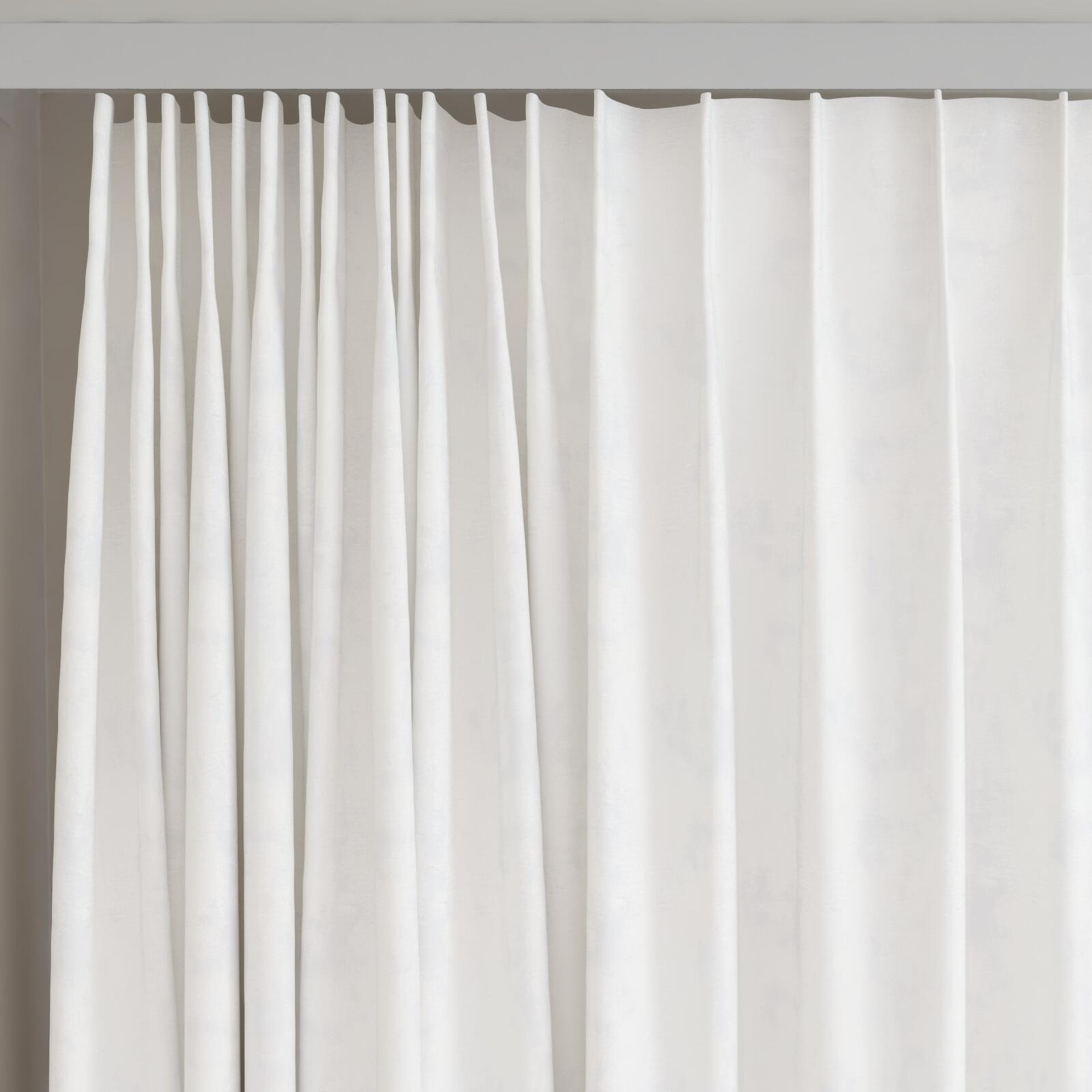 Top view of Innovation Snow, on curtain rail