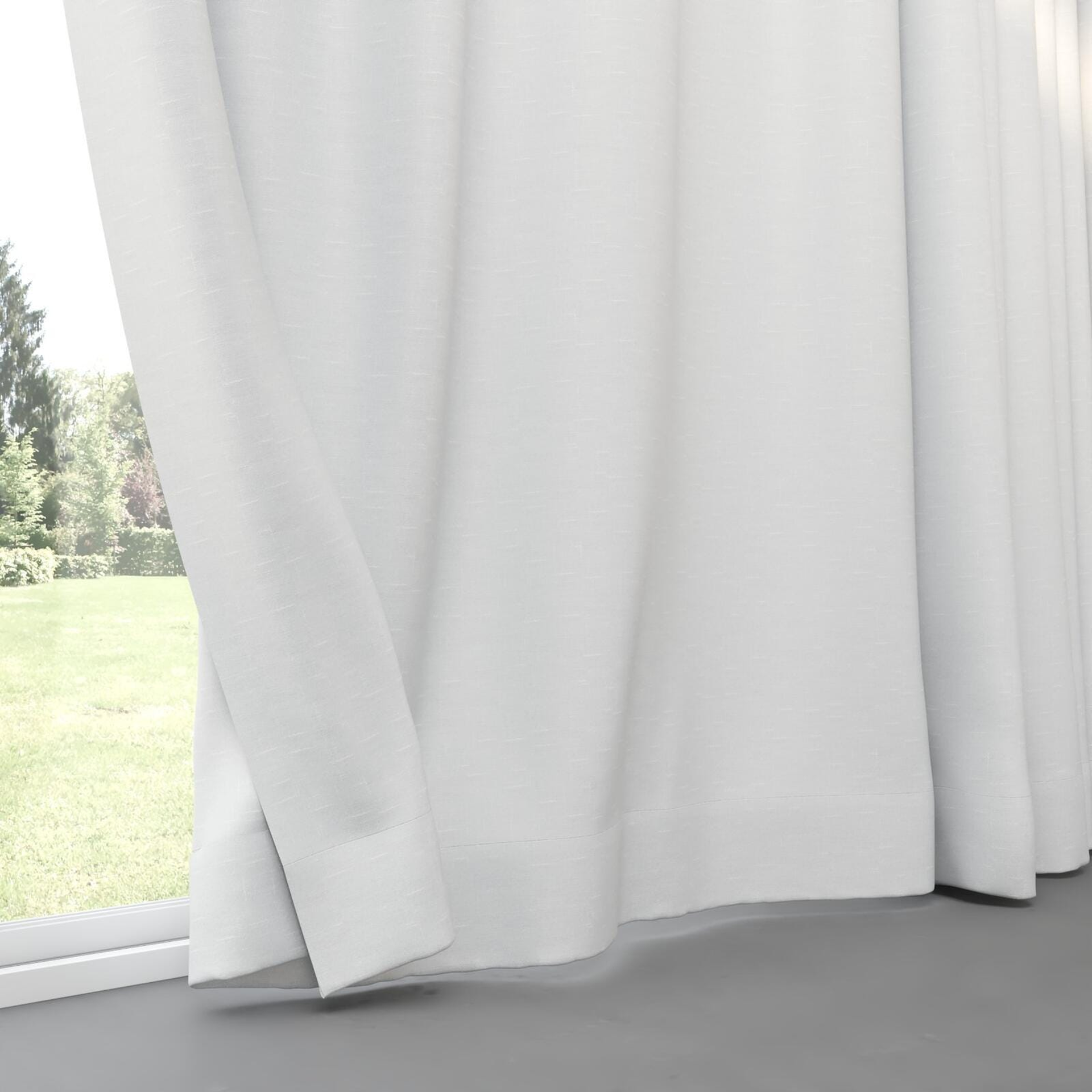 Bottom view of Atelier Snow, pinch pleat