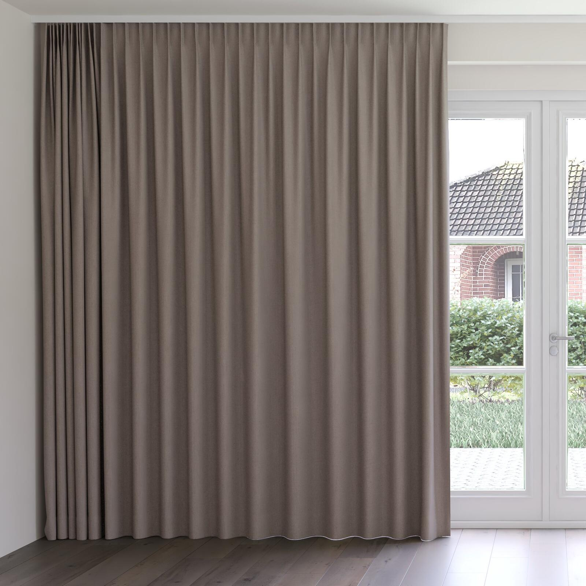 Front view of Northstar Oyster, on curtain rail