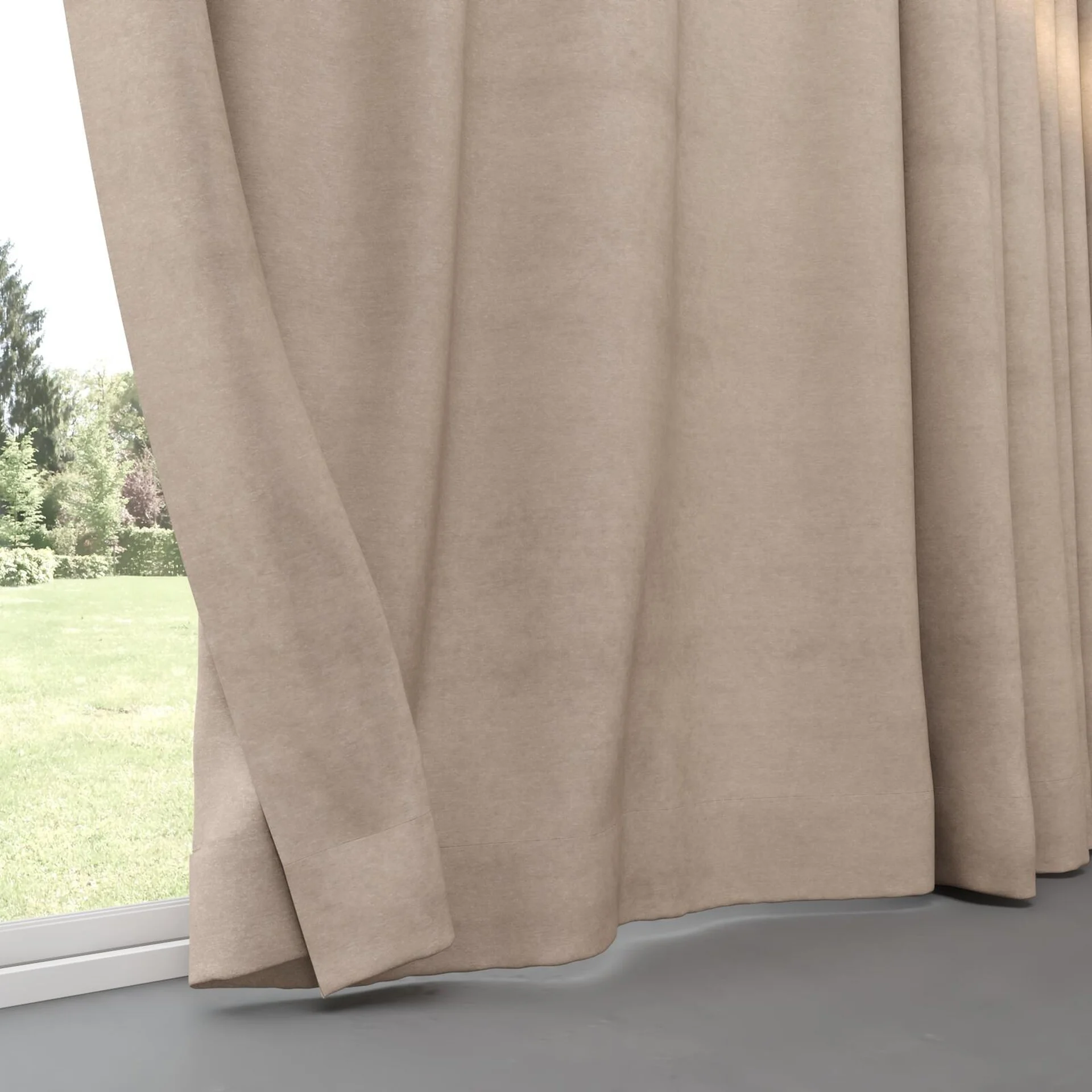 Bottom view of Baron Sesame, pinch pleat